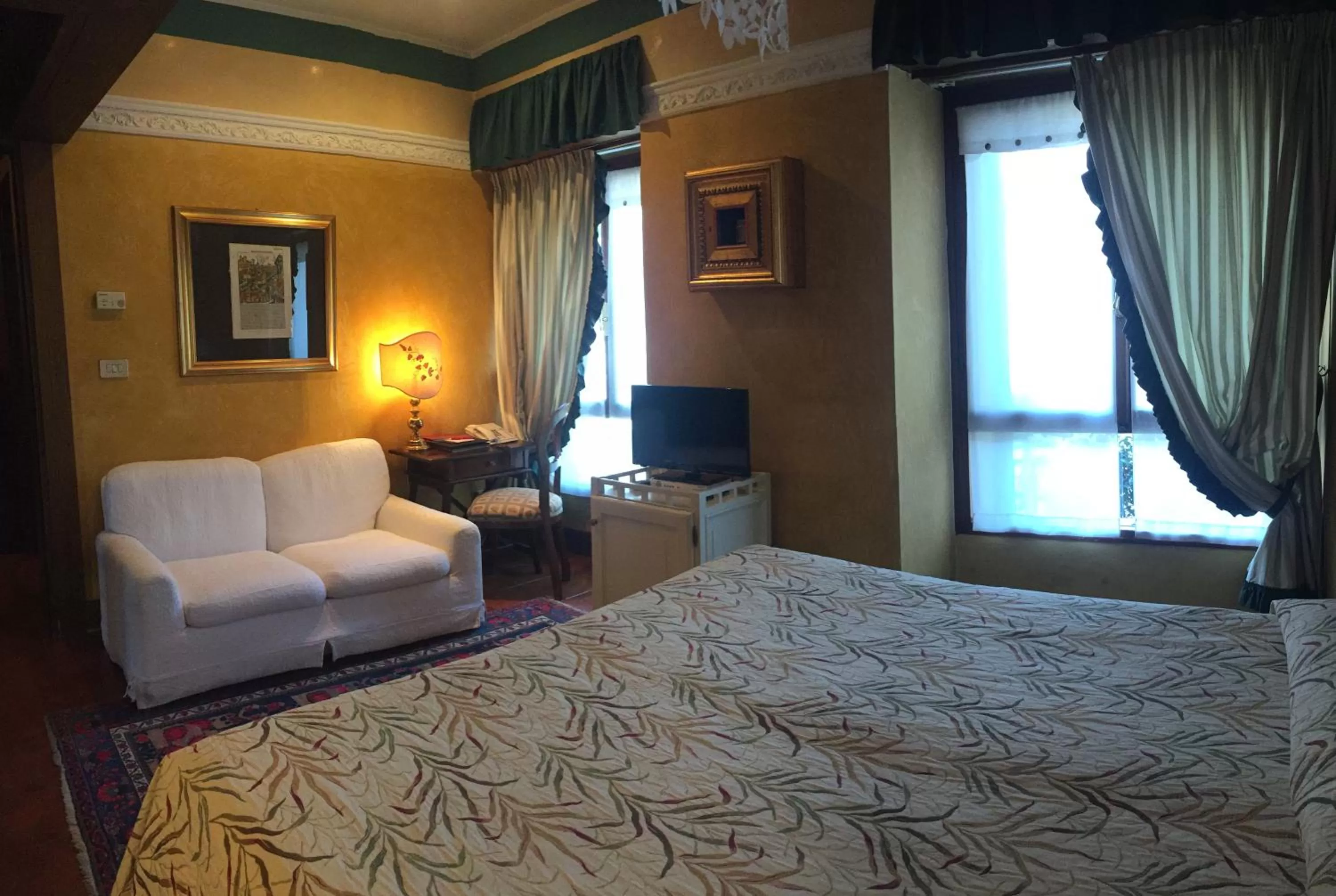 Photo of the whole room, Bed in Hotel Gabbia D'Oro