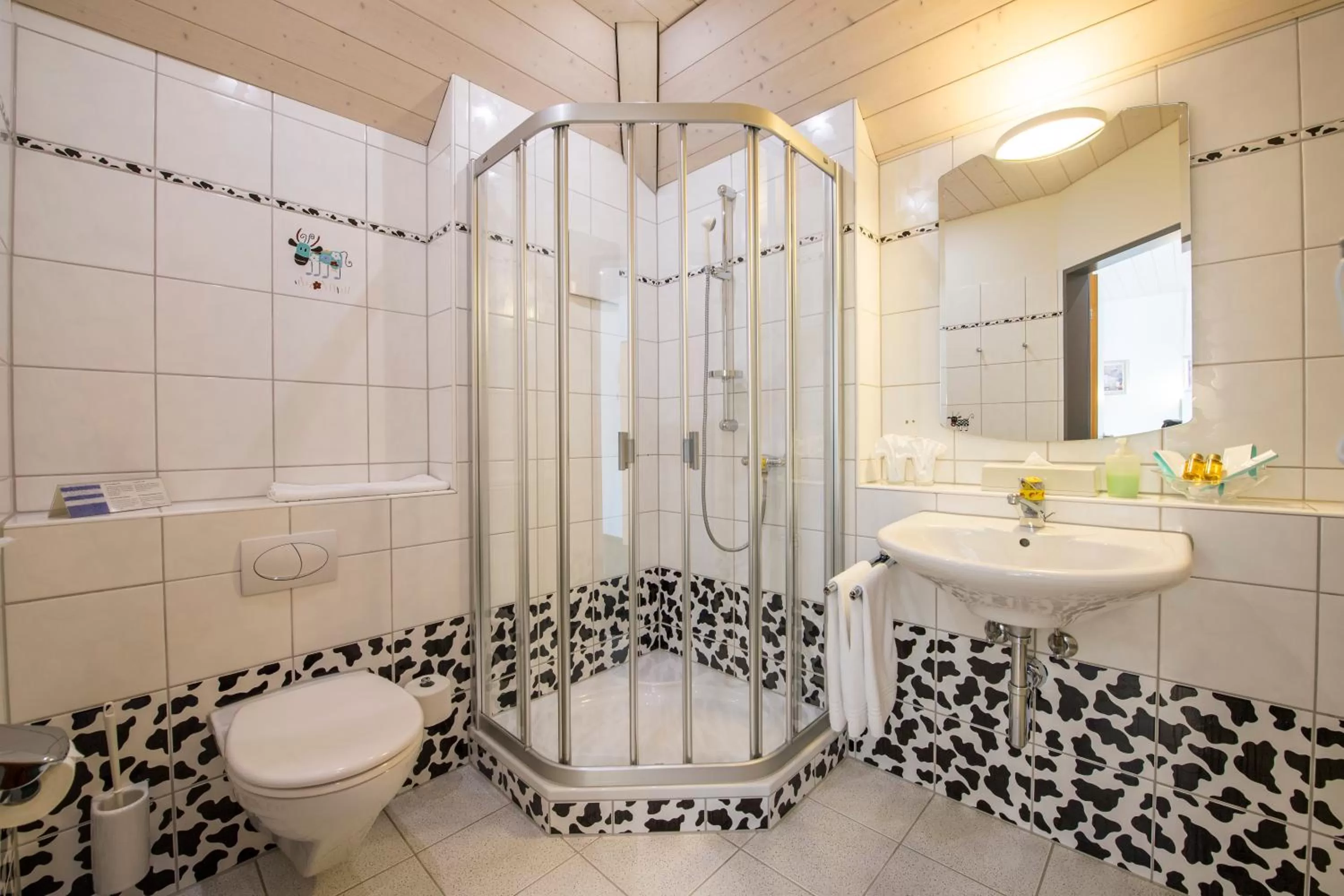 Photo of the whole room in Seehotel Delphin