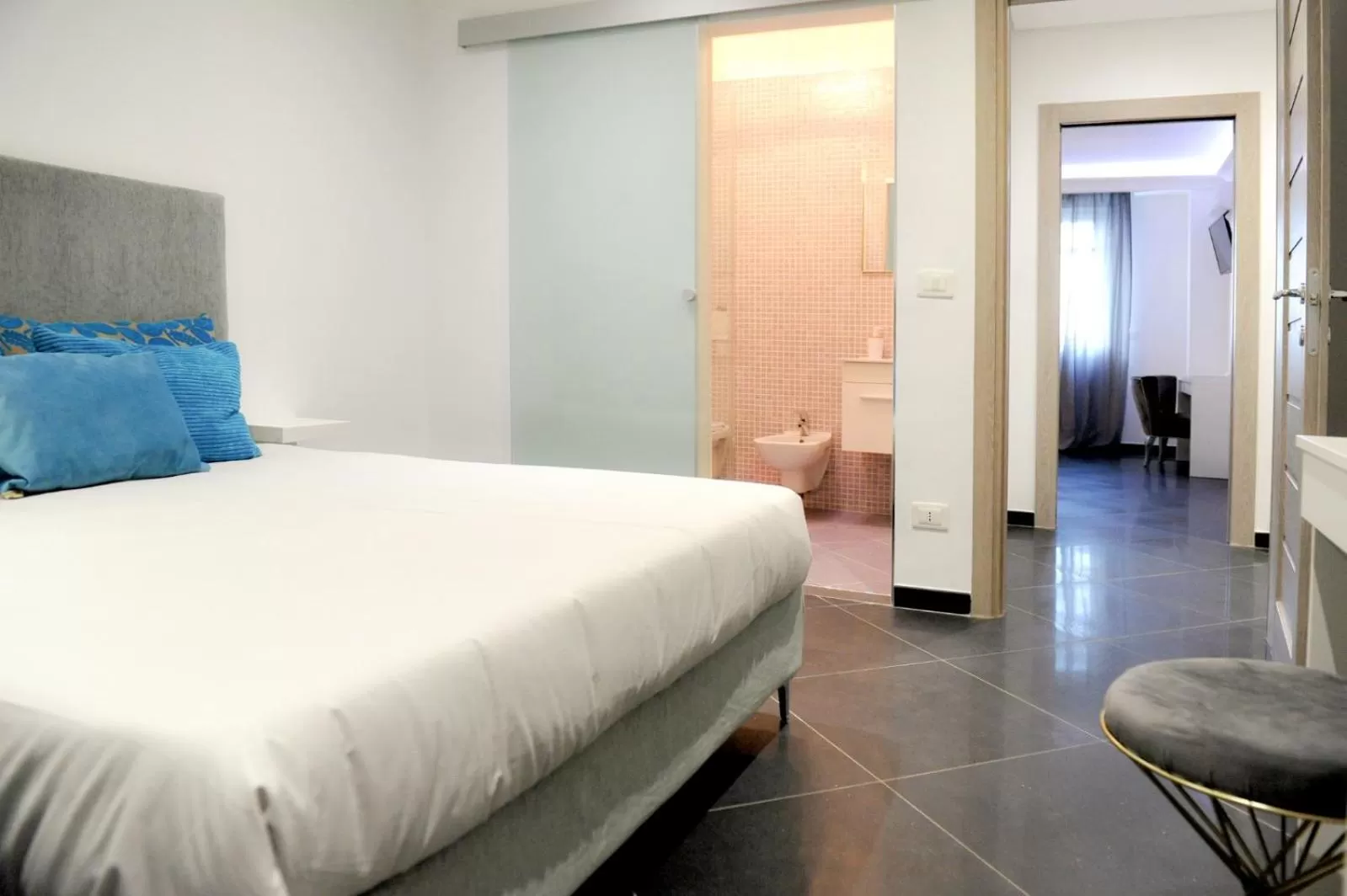 Bedroom, Bed in AIRPORT BARi DELUXE