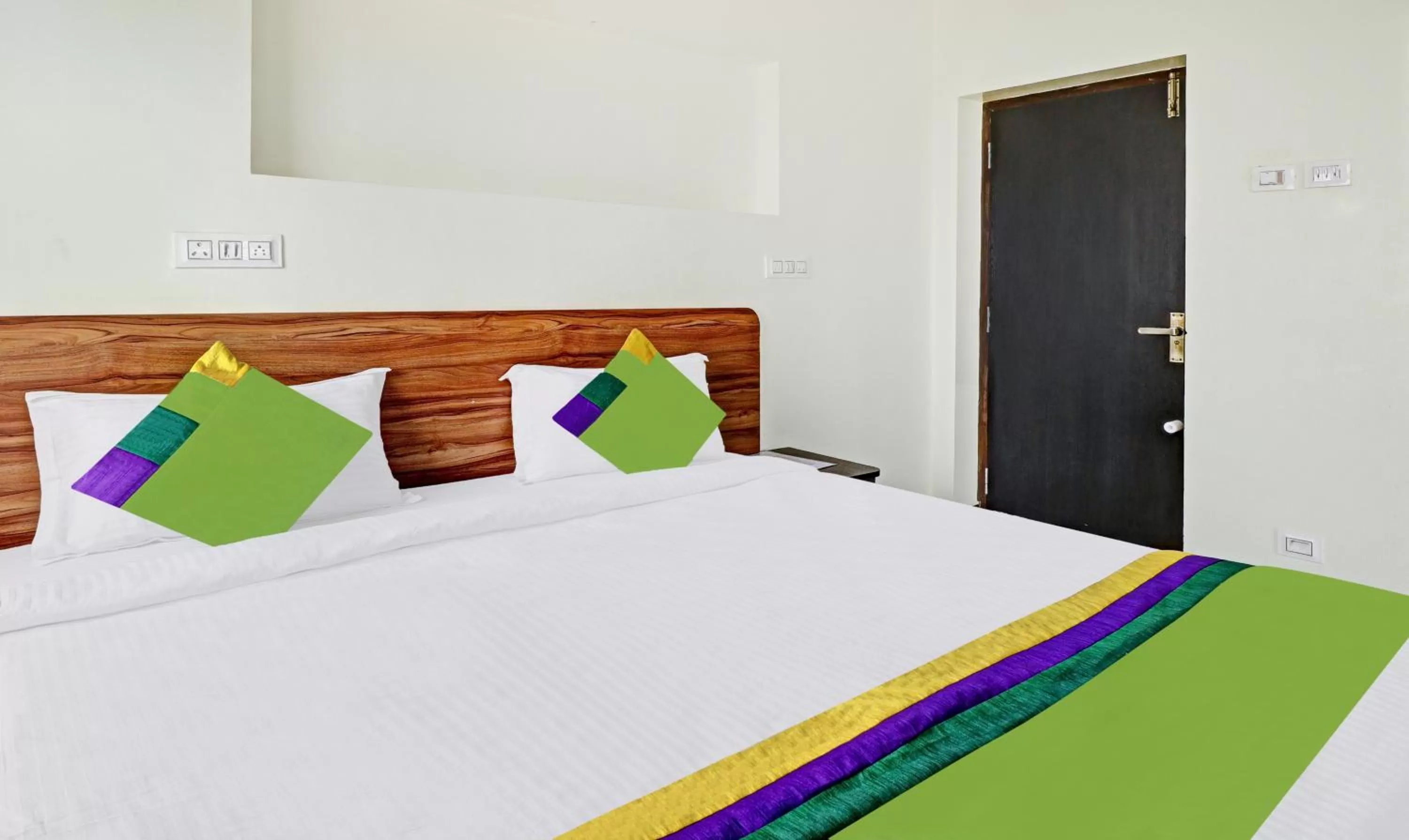 Bedroom, Bed in Treebo Aall Season