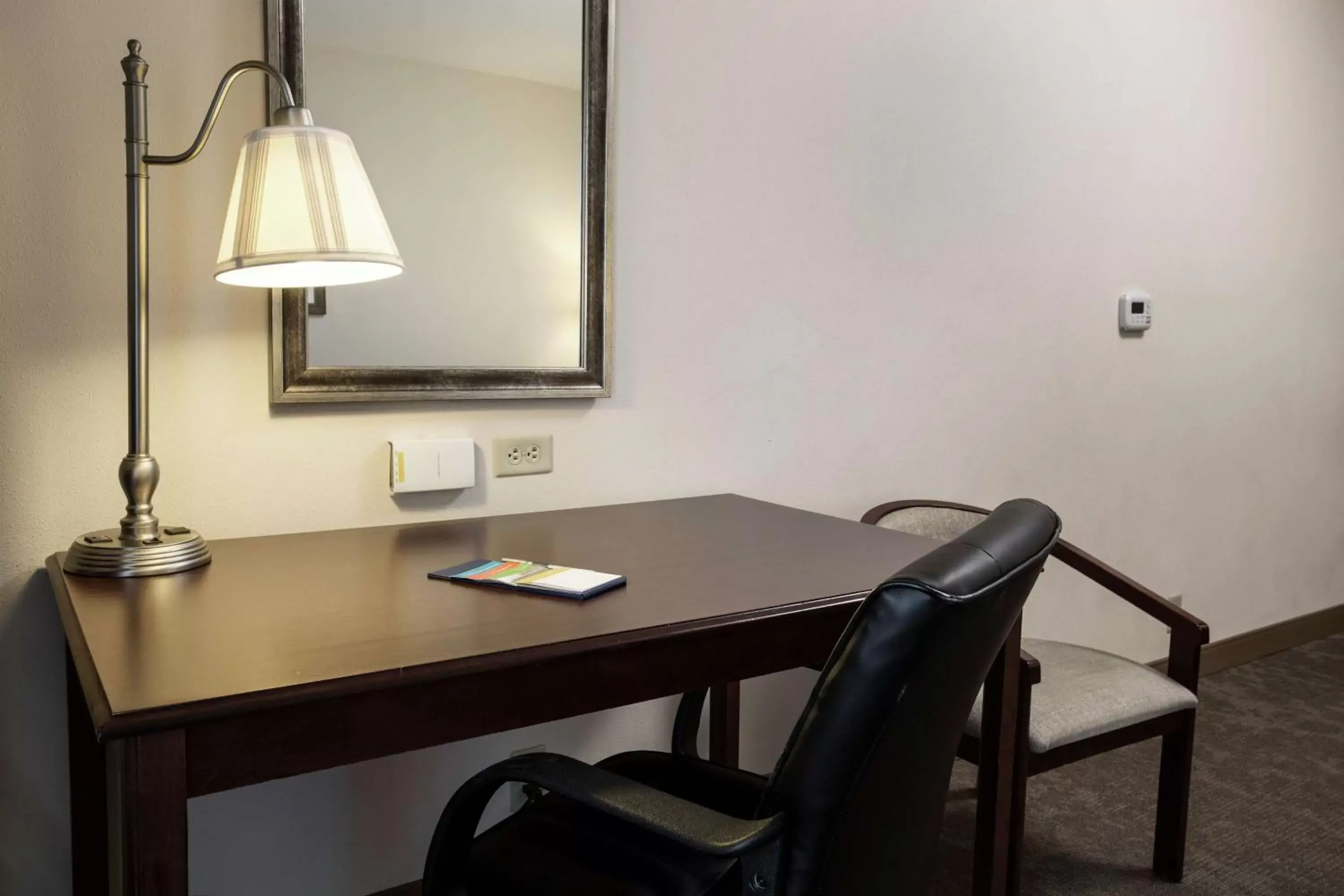 King Room with Accessible Tub - Mobility and Hearing Access/Non-Smoking in Hampton Inn & Suites Prescott Valley King Room with Accessible Tub - Mobility and Hearing Access/Non-Smoking in Hampton Inn & Suites Prescott Valley