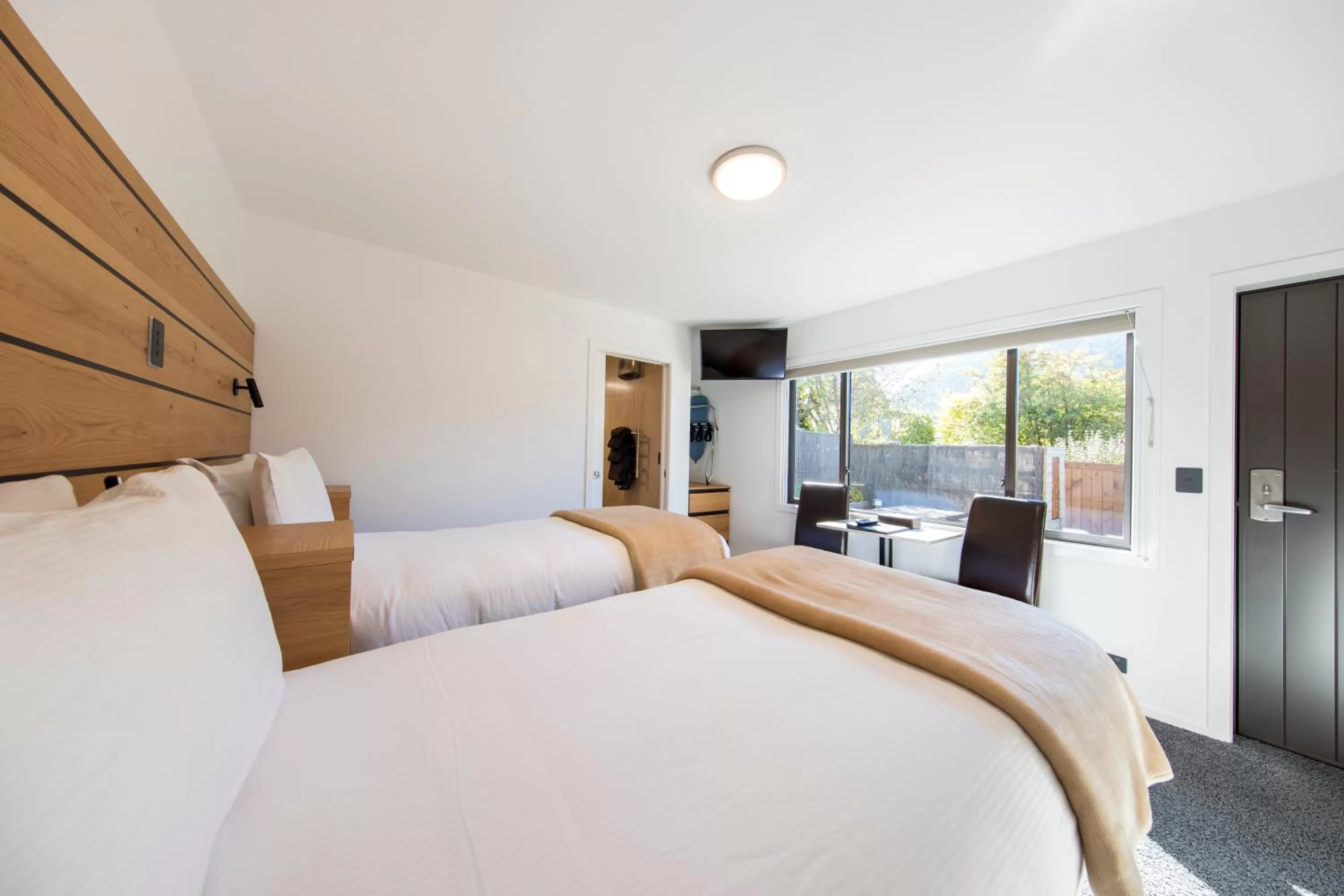 Bed in Lomond Lodge Motel & Apartments