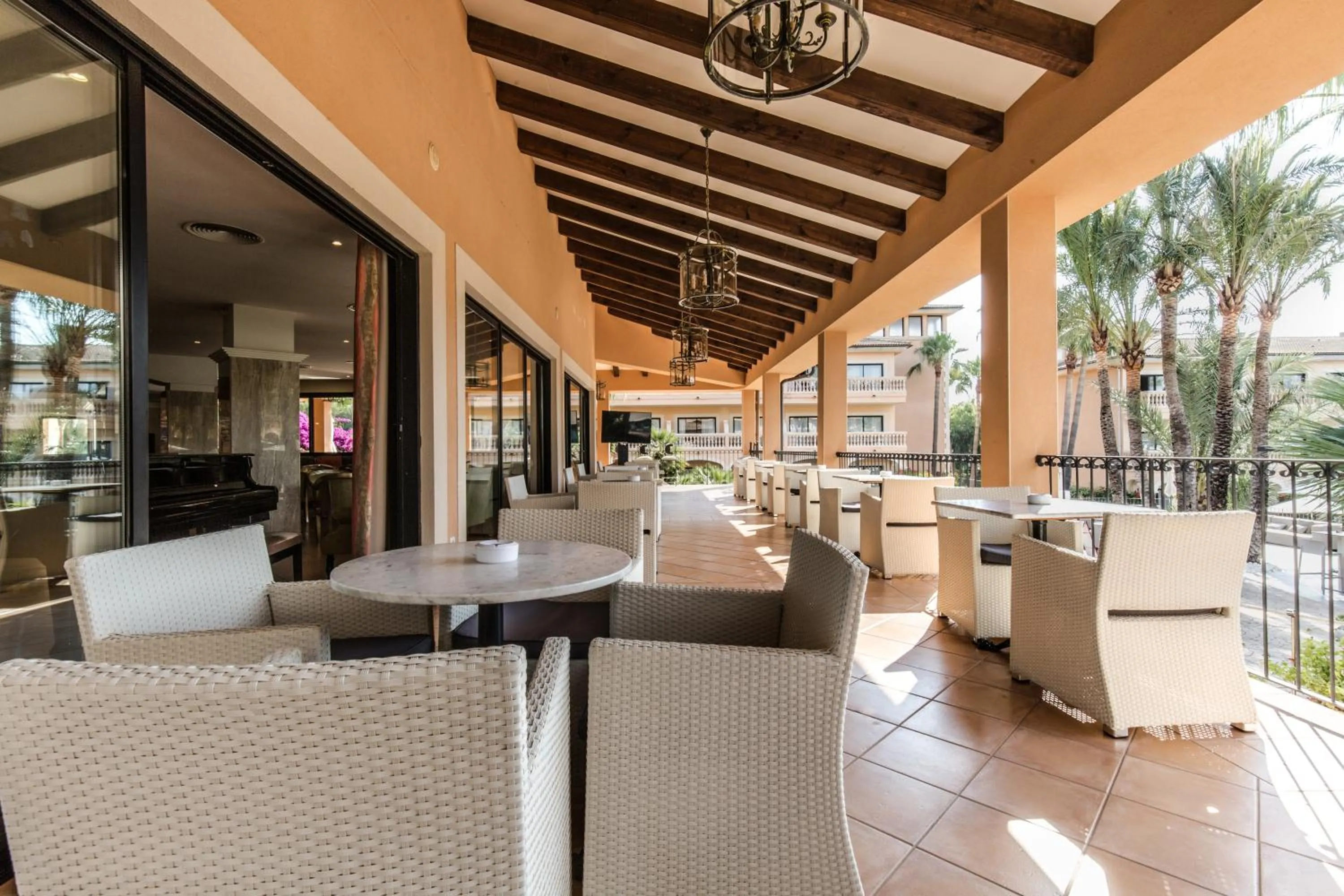 Restaurant/places to eat in Mon Port Hotel & Spa