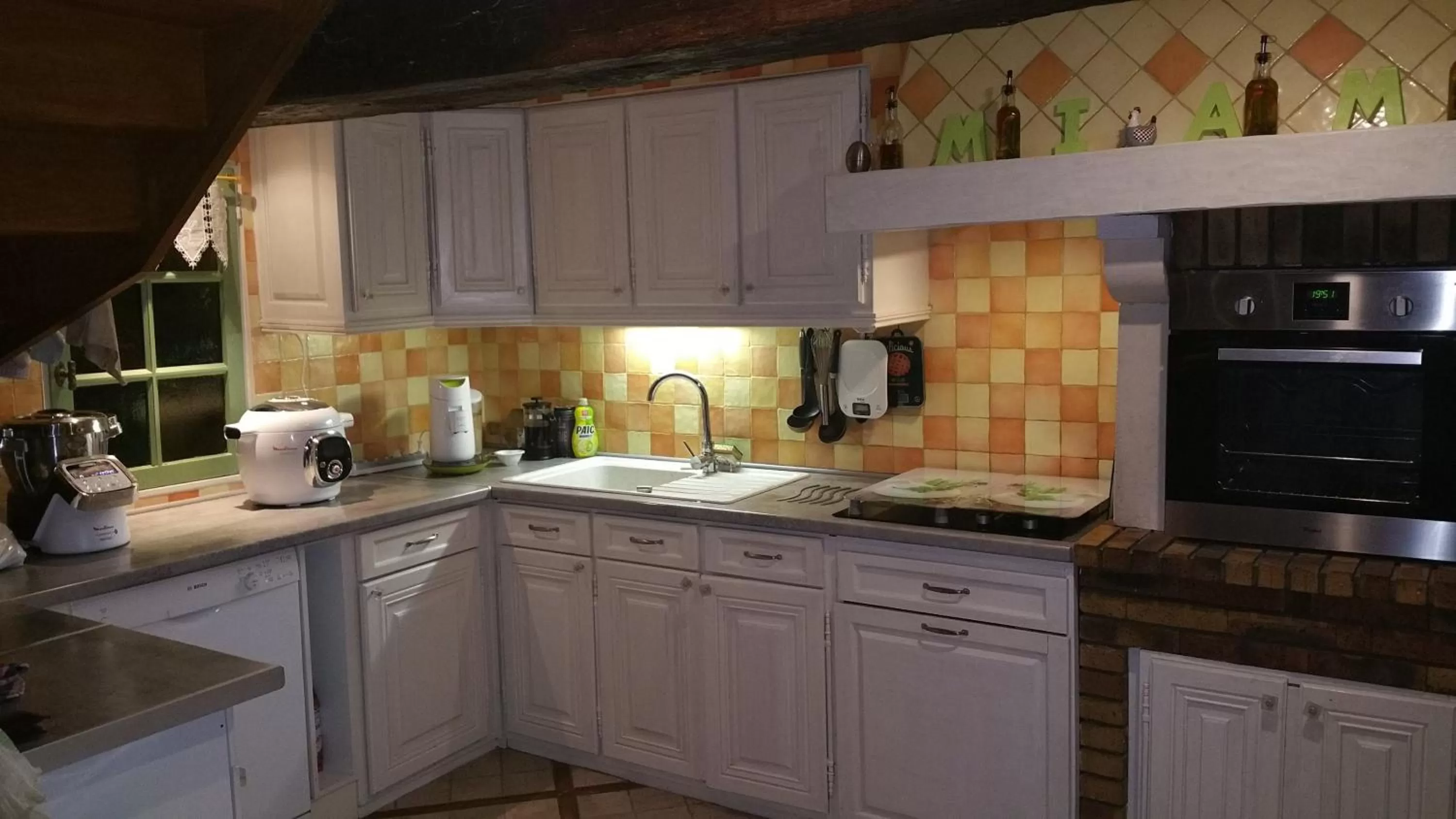 Communal kitchen in La Chaumière