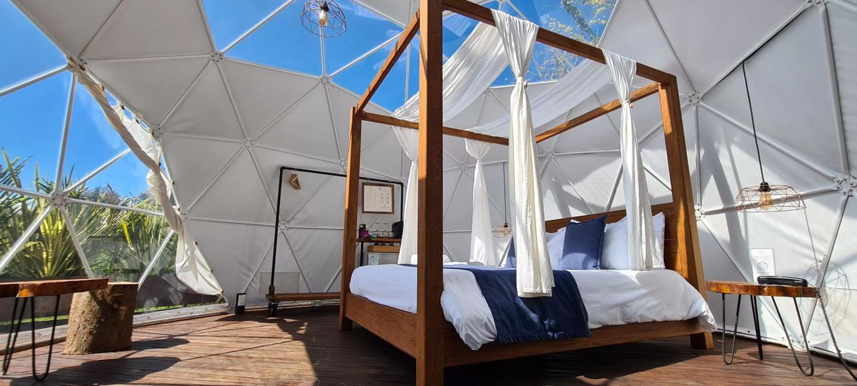 Bed in Domus Glamping Guatapé