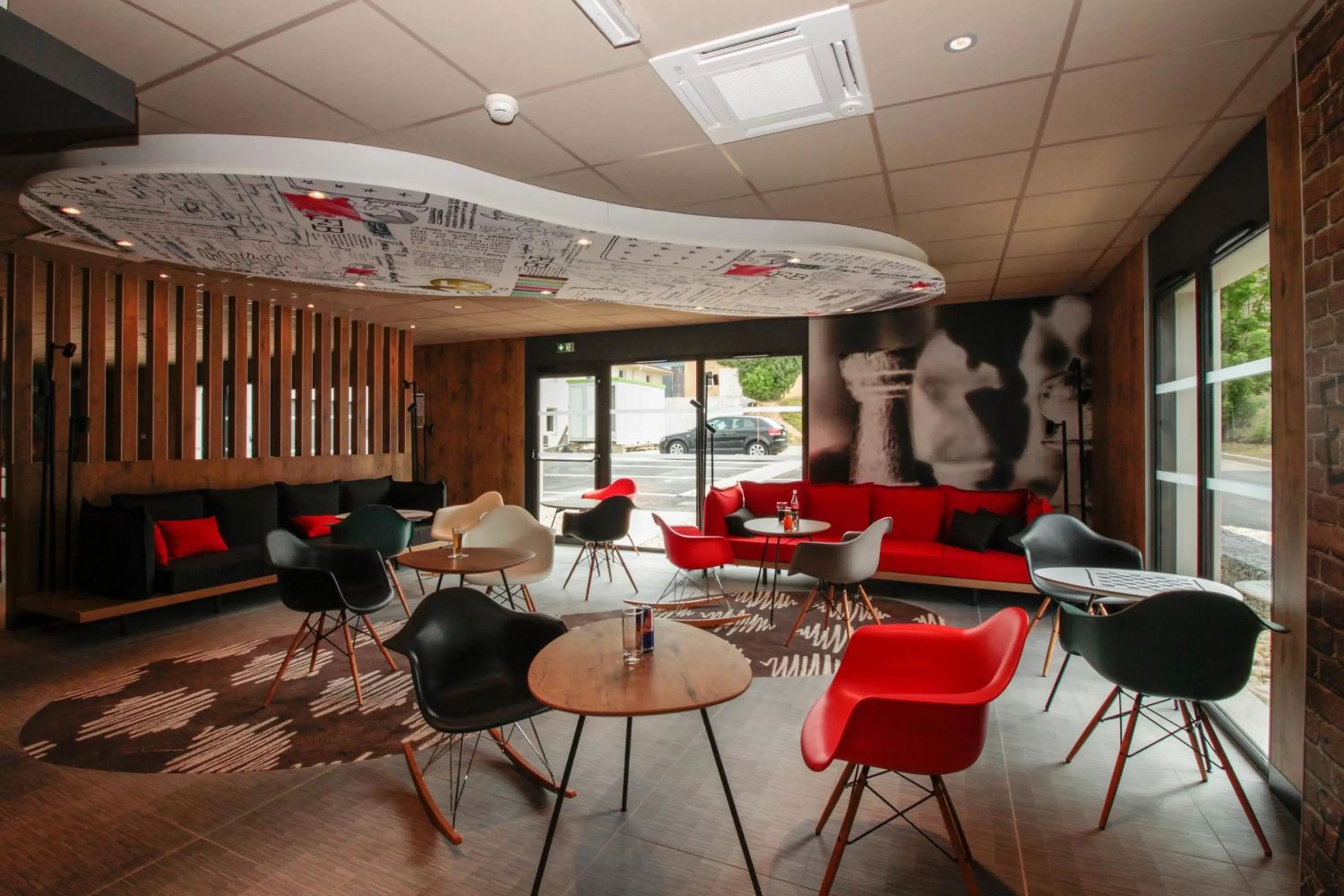 Lounge or bar in ibis Cahors