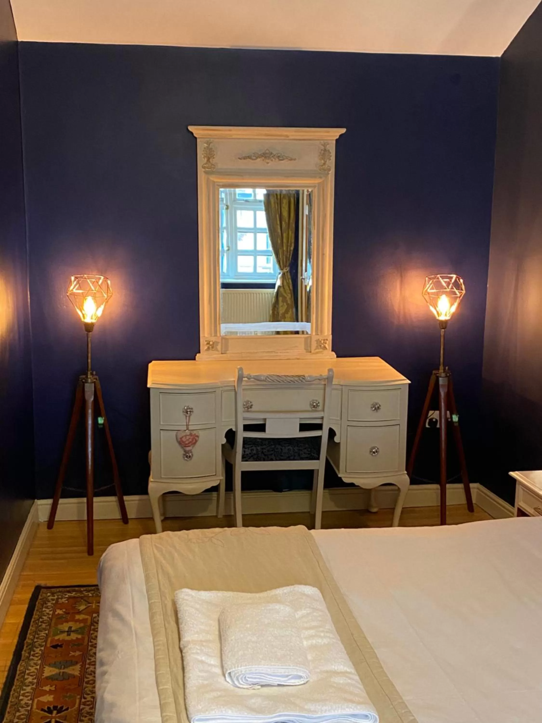 Bedroom in Kings Head Hotel