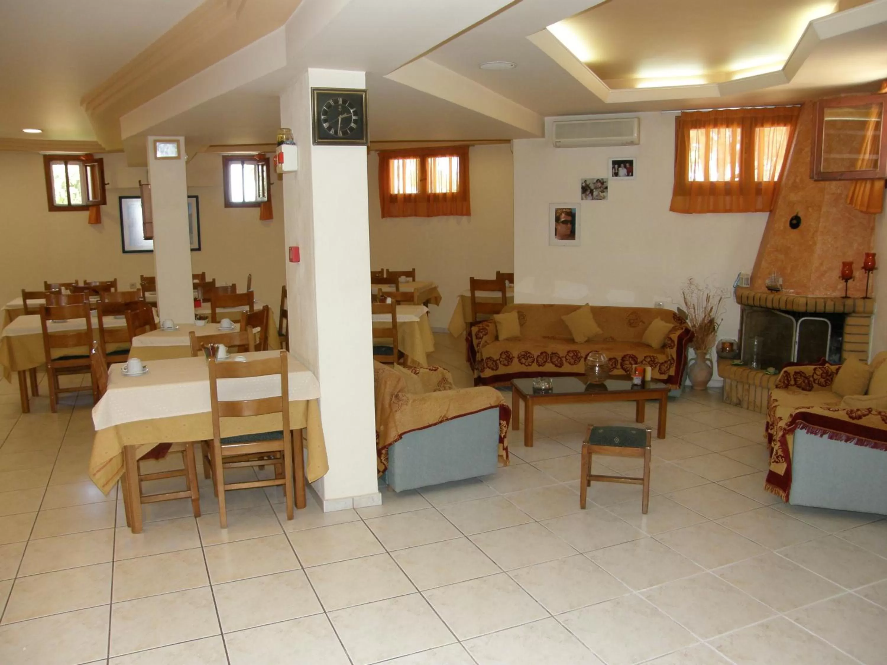 Restaurant/places to eat in Megim Hotel