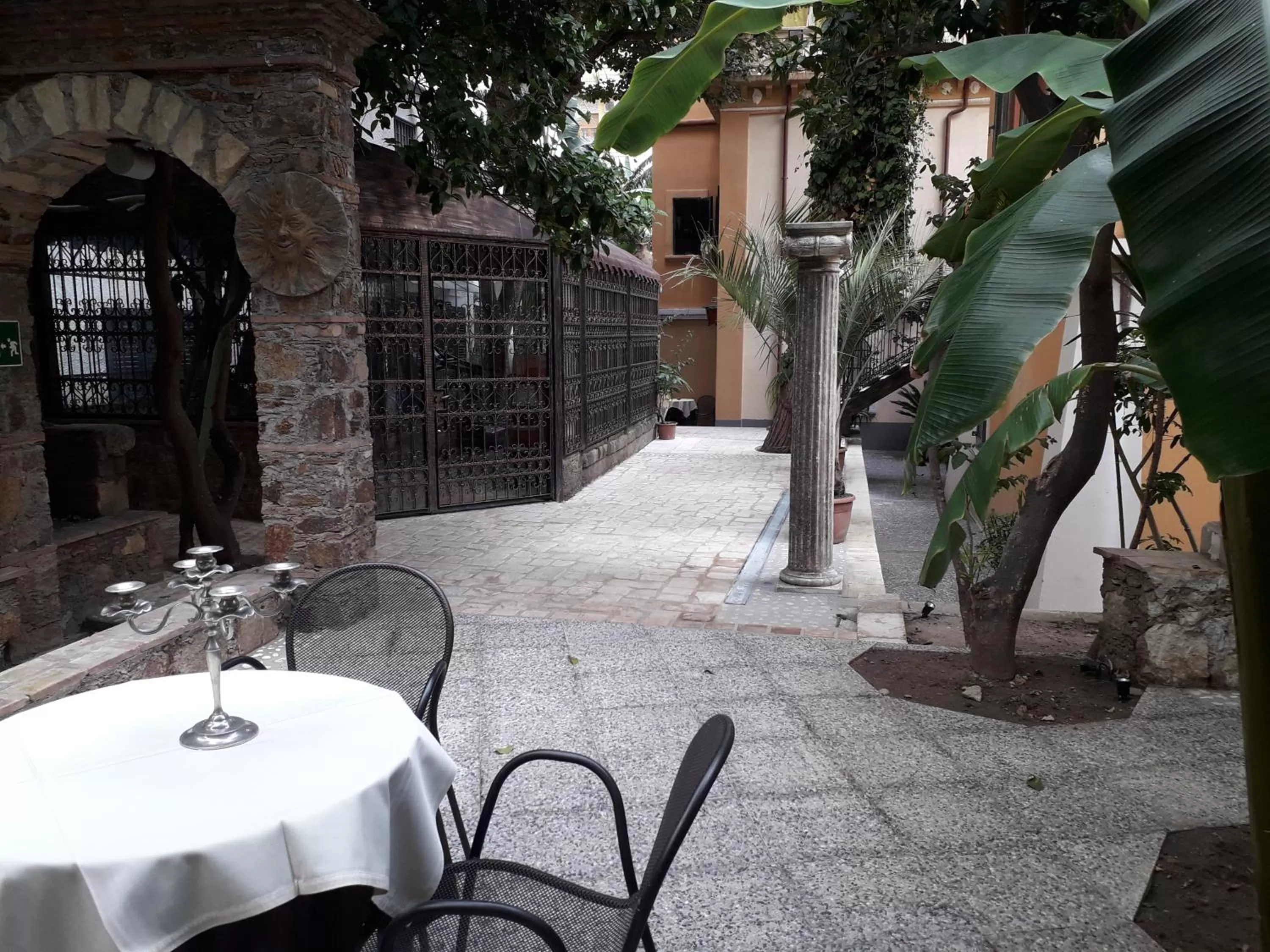 Patio in Hotel Villa Antica Tropea