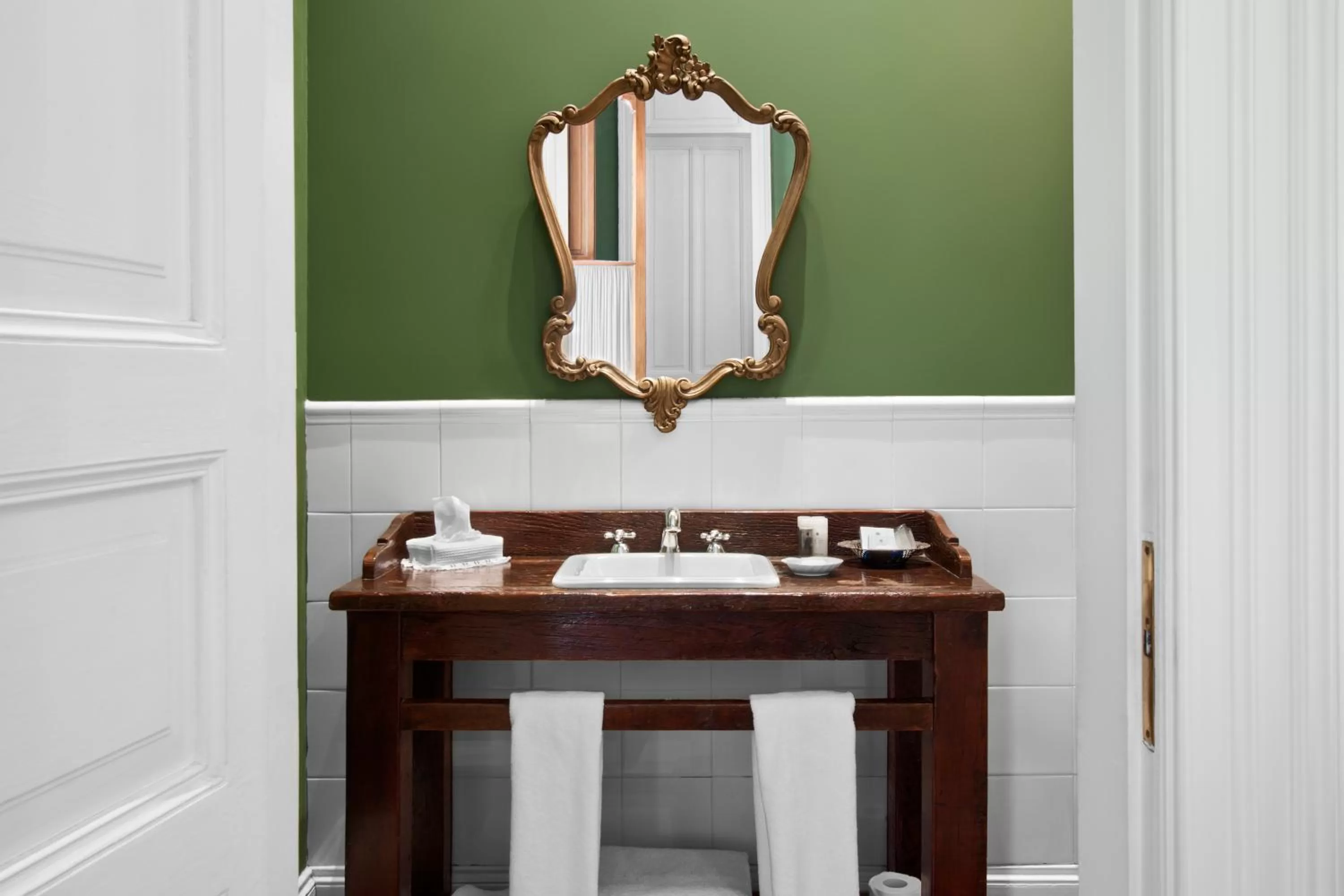 Bathroom in Hotel del Casco