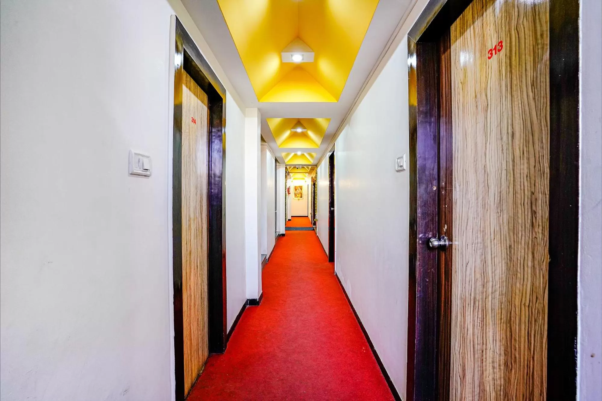 Lobby or reception in FabExpress Sai Chatra