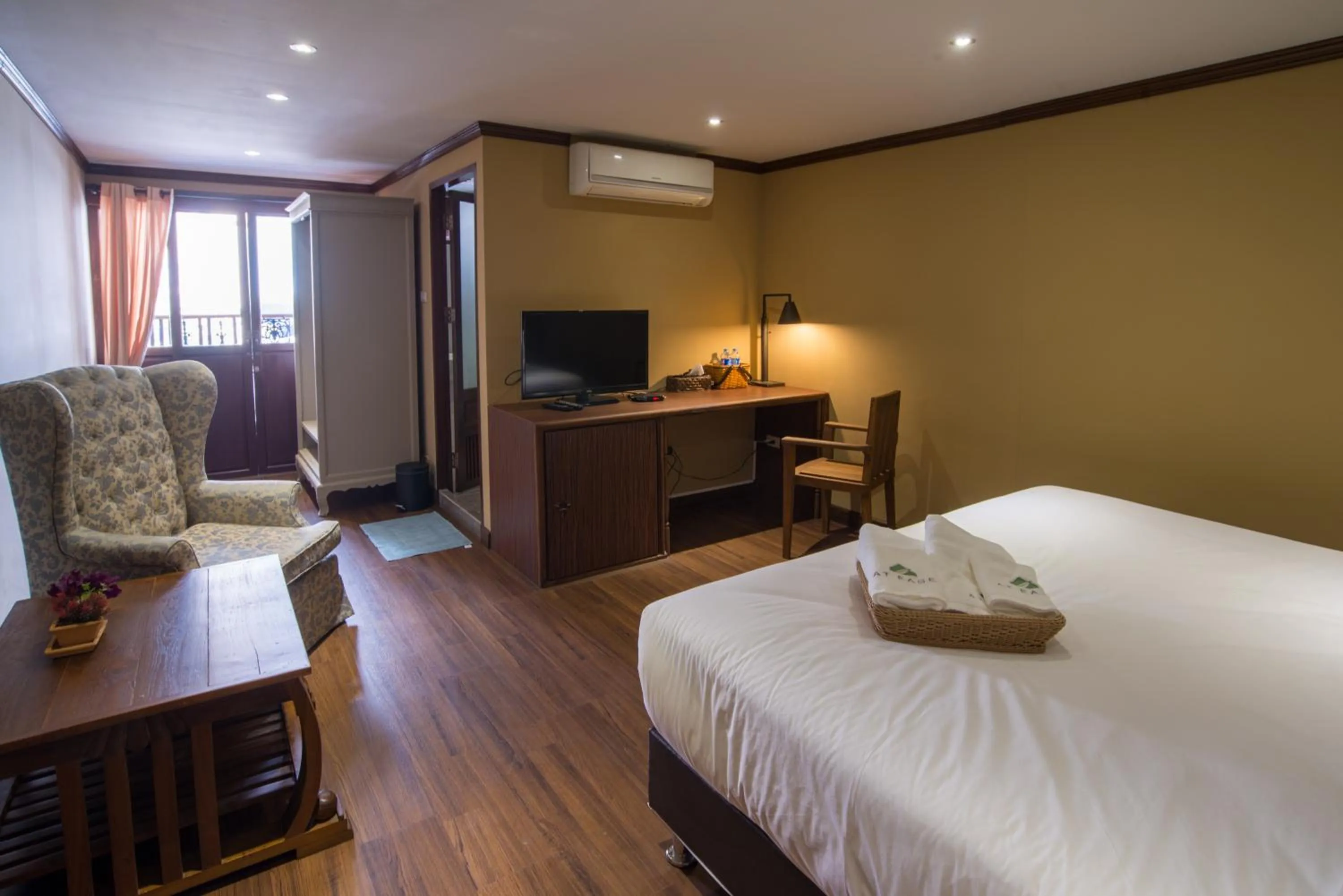 Bed in At Ease Bijou