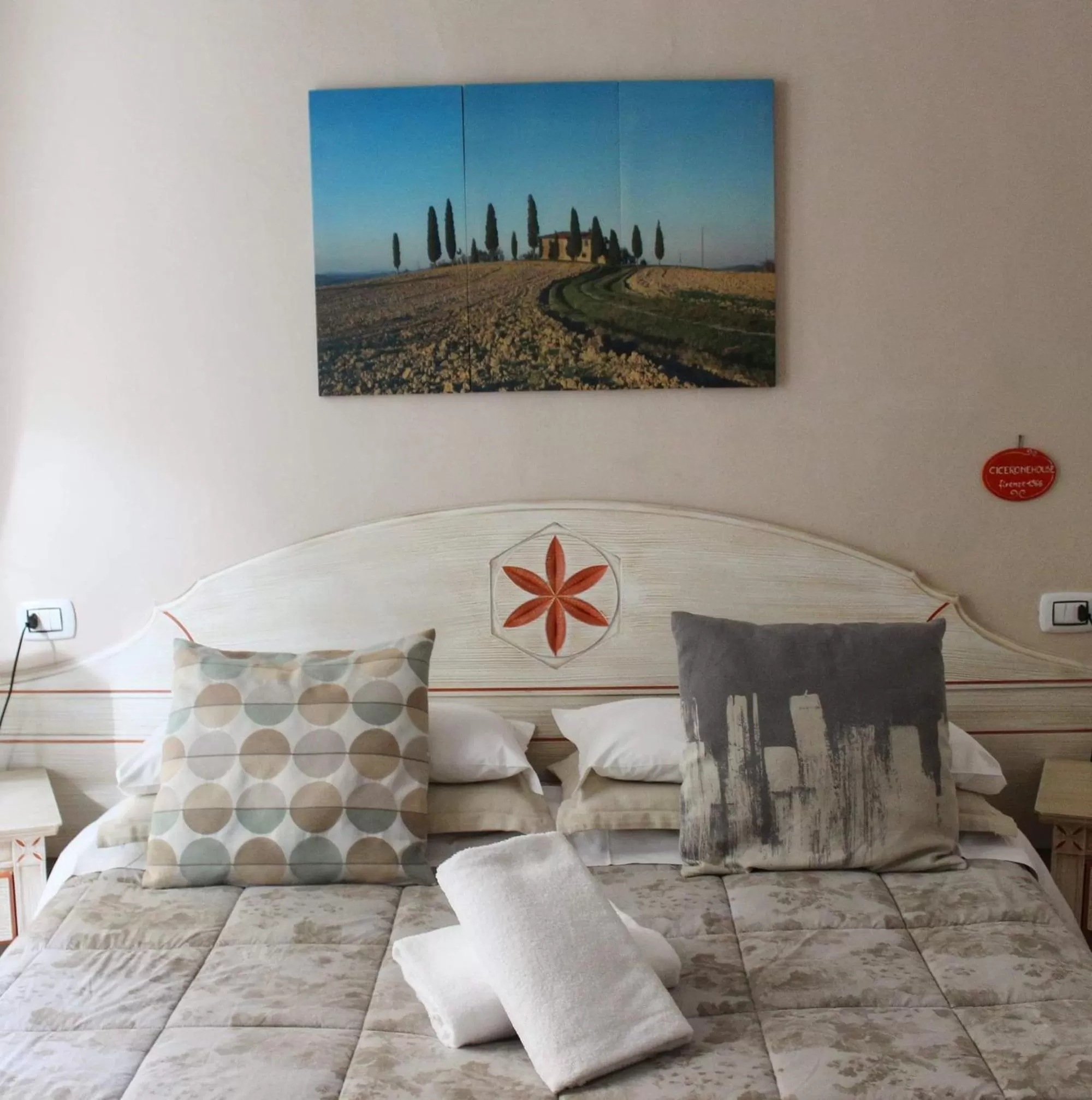 Bed in Cicerone Guest House