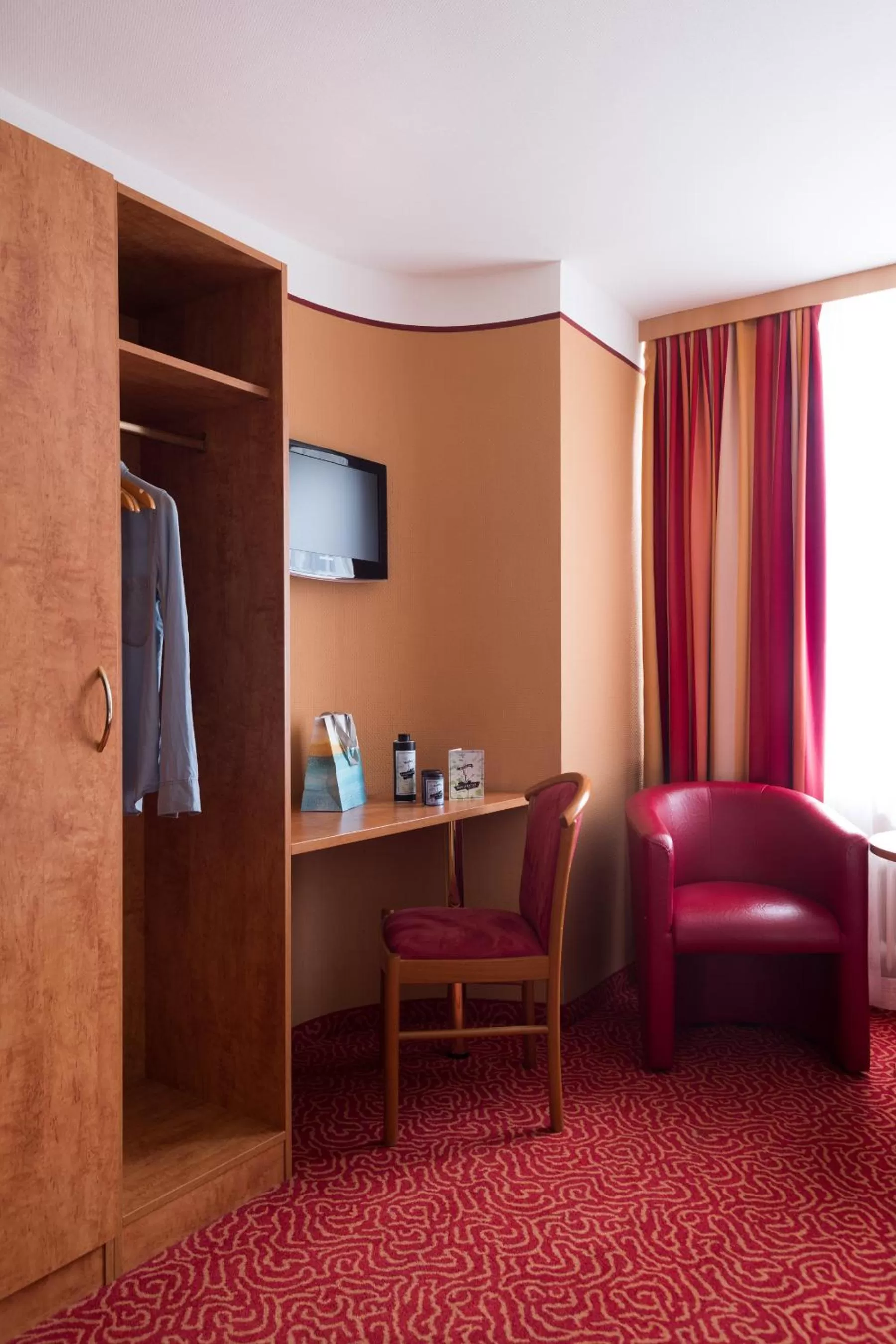 Photo of the whole room, TV/Entertainment Center in Bürgerbräu