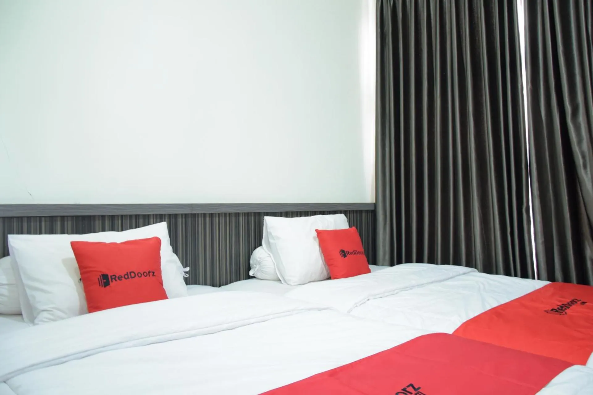 Bedroom, Bed in RedDoorz near GOR Satria Purwokerto