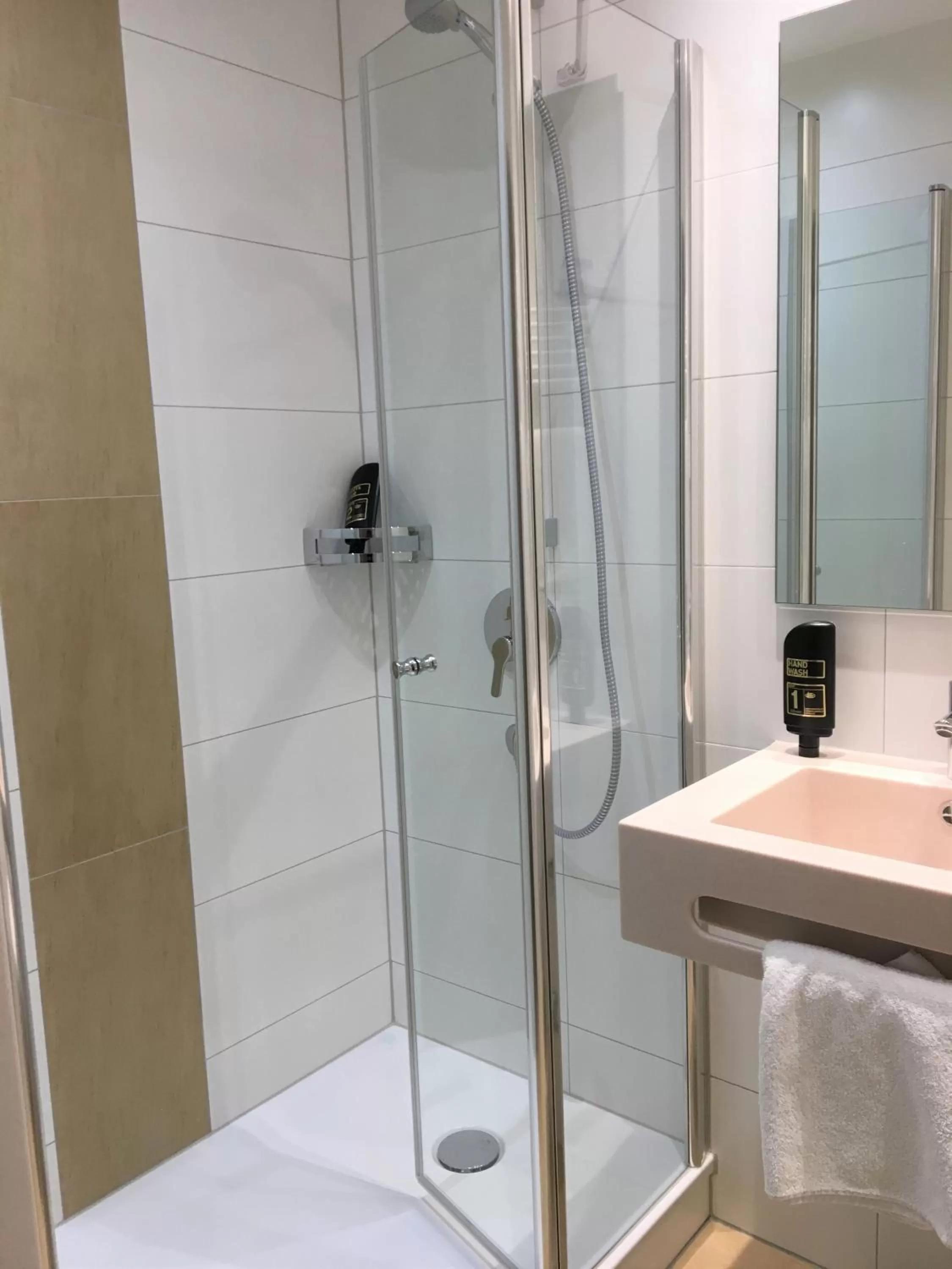 Shower in Hotel Engel