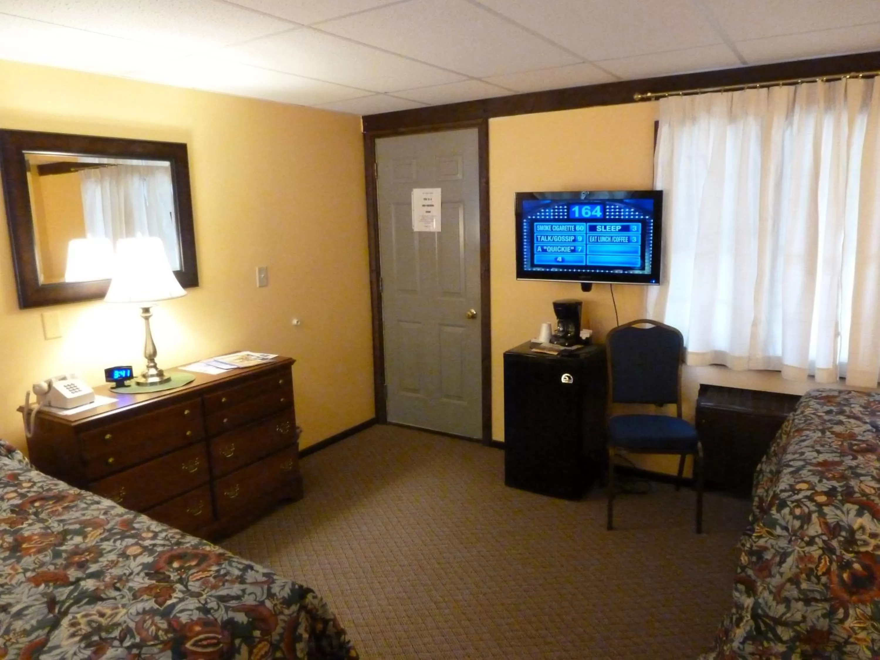 Day, TV/Entertainment Center in Viking Motel