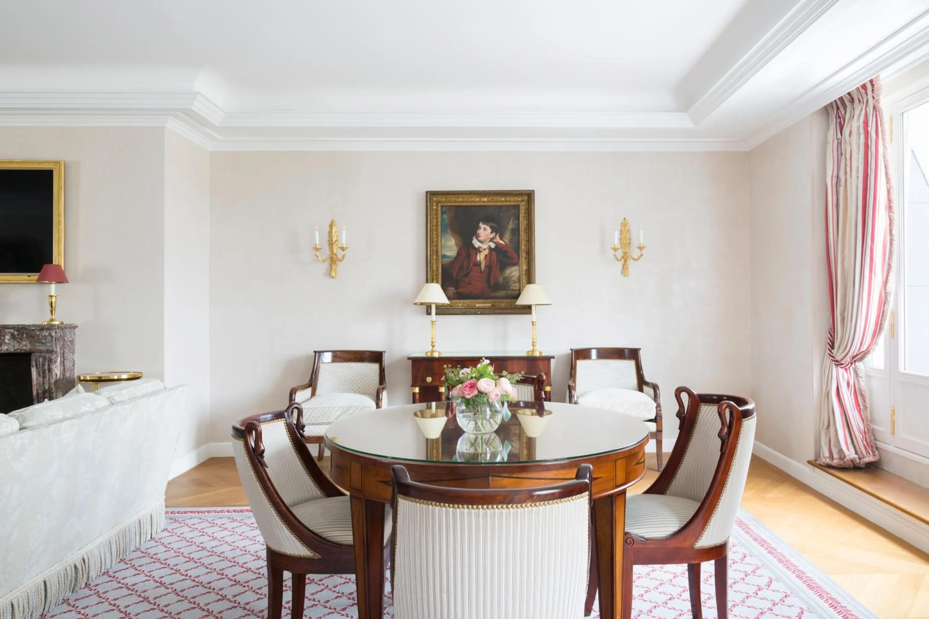 Living room in Le Bristol Paris, Oetker Hotels