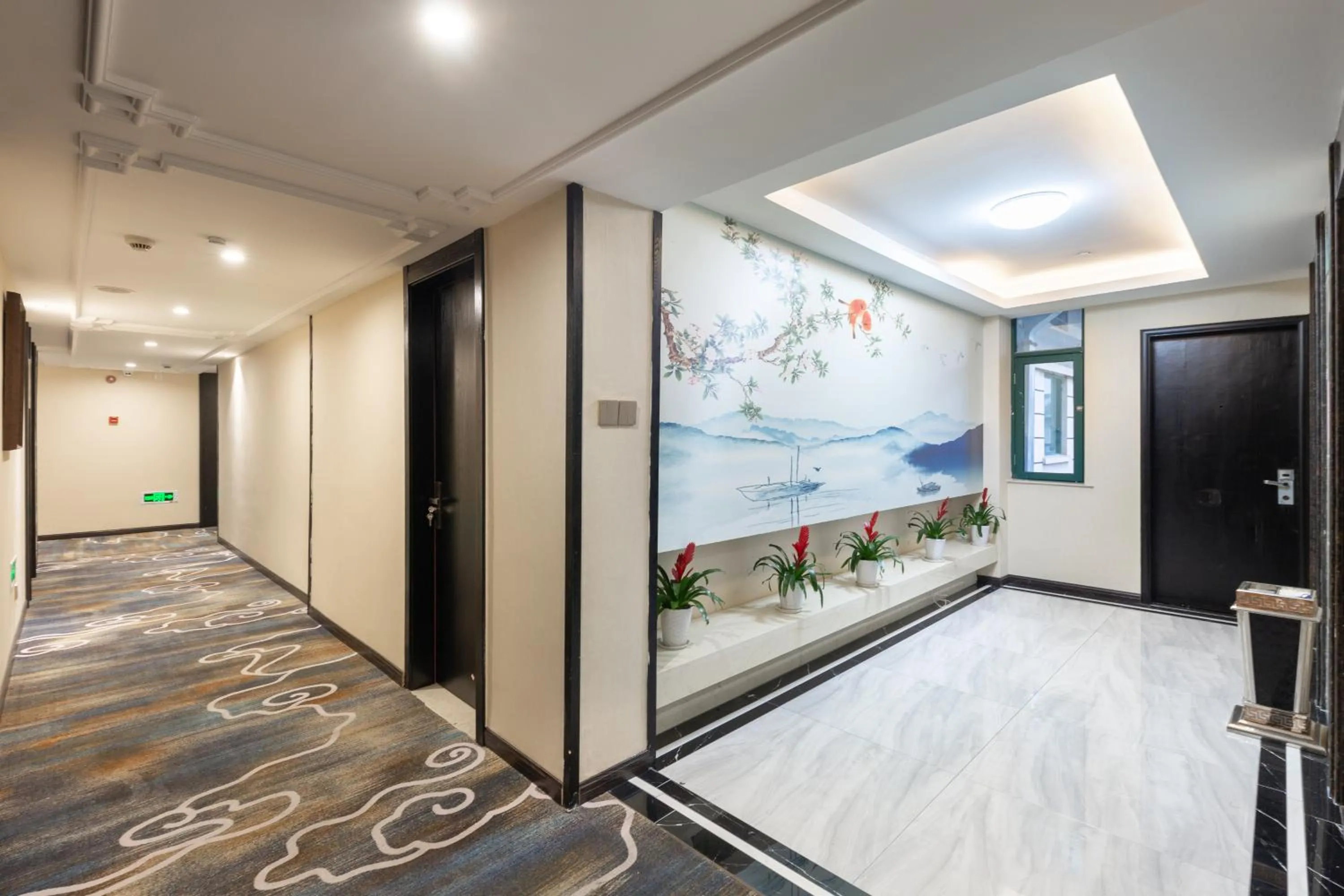 Yiwu Luckbear Hotel