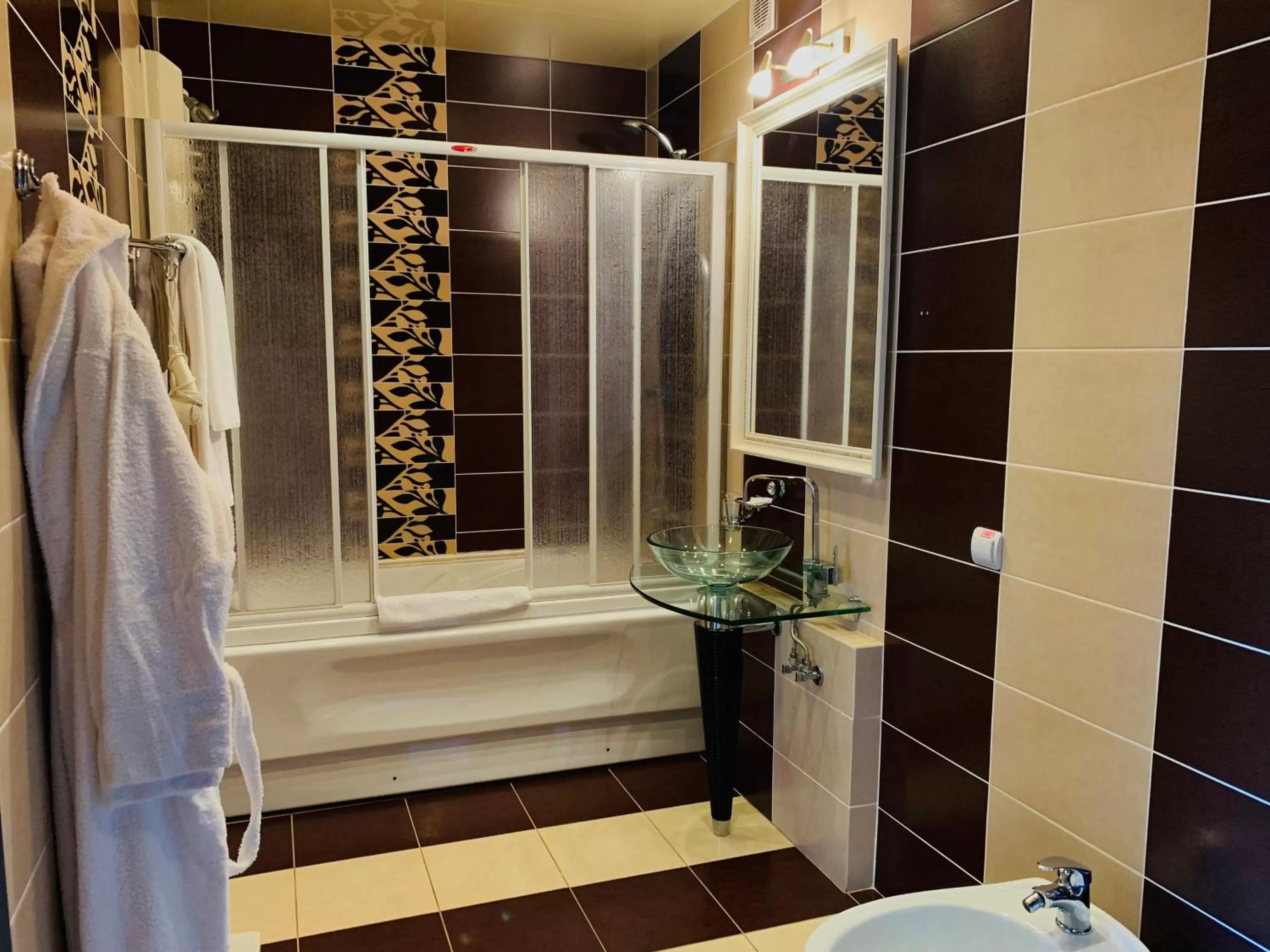 Bathroom in Hotel Prydesnyansky