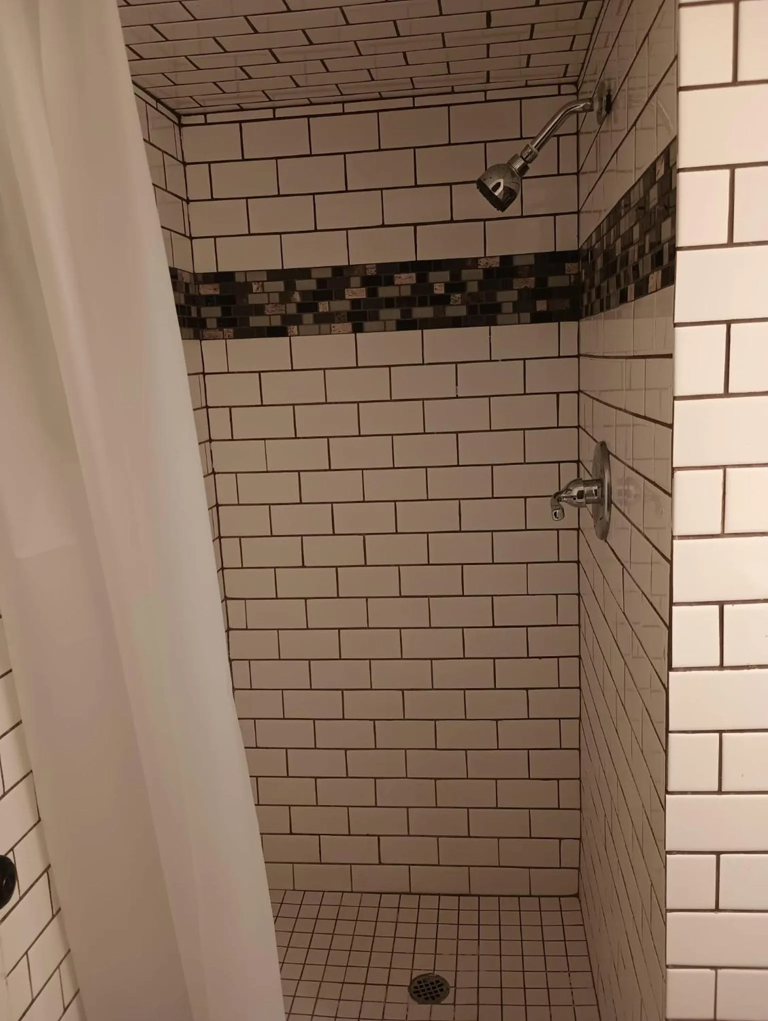 Shower in Cedar Inn & Suites