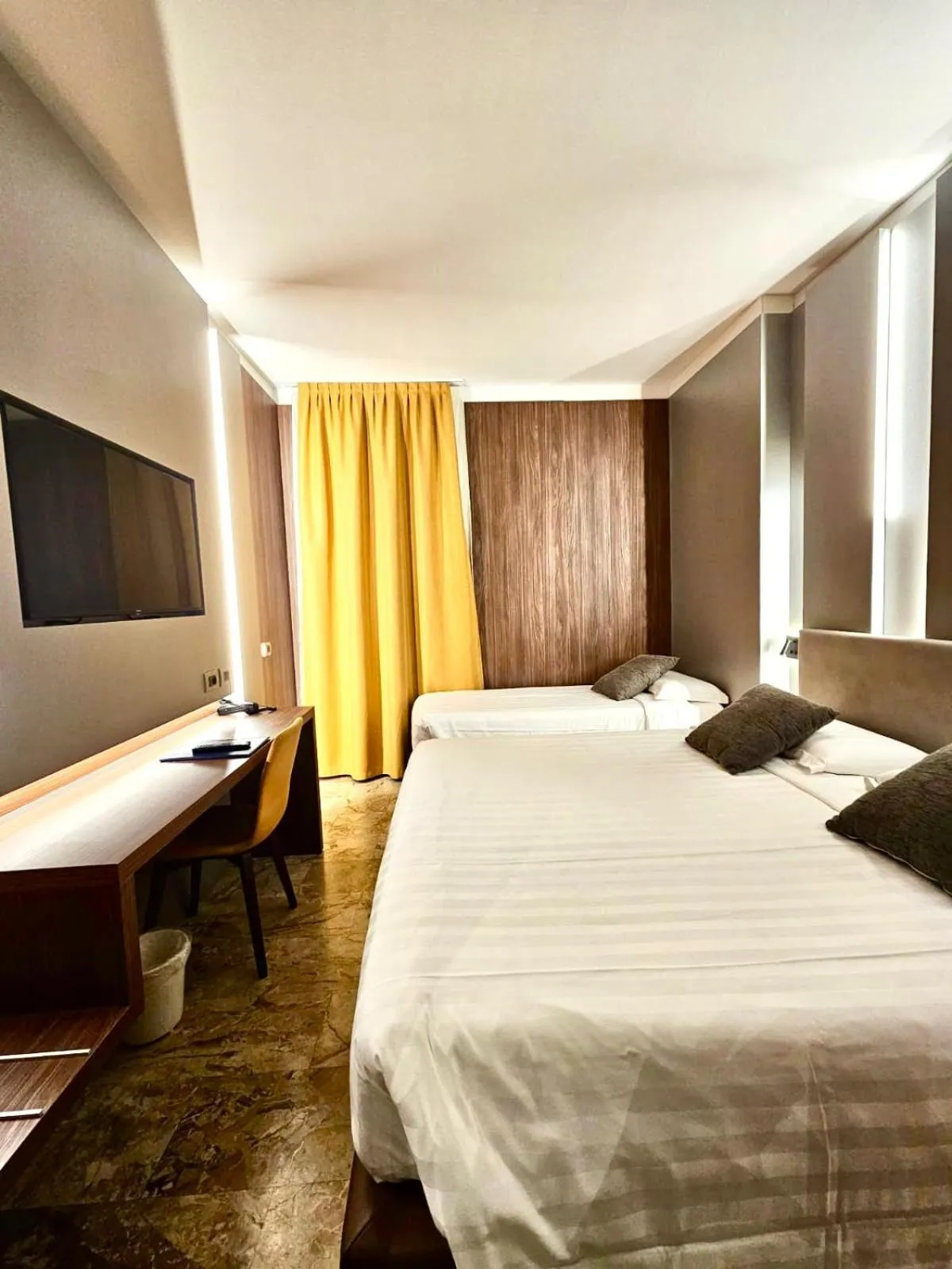 Bedroom, Bed in Canova Hotel