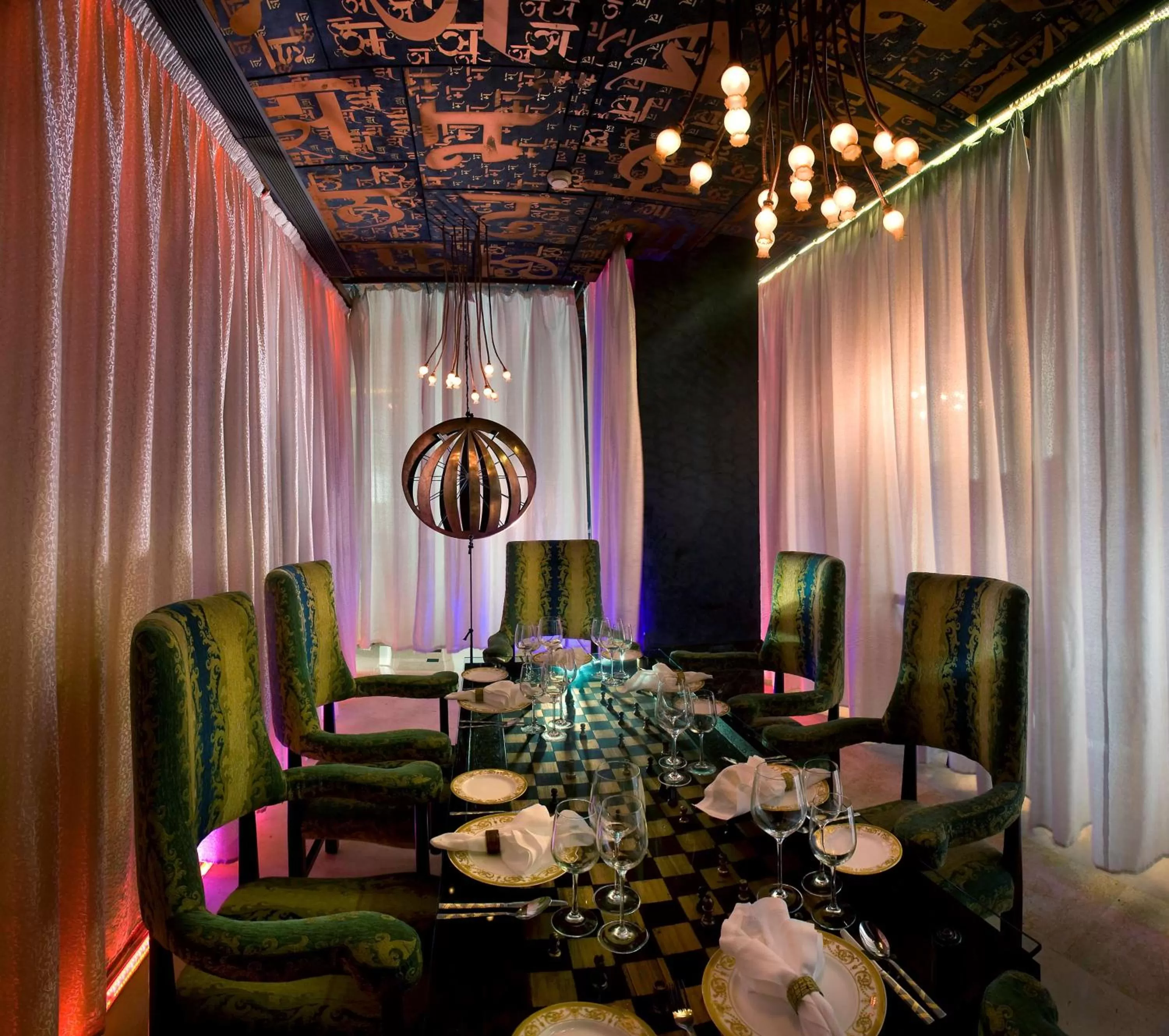 Restaurant/places to eat in Radisson Blu MBD Hotel Noida