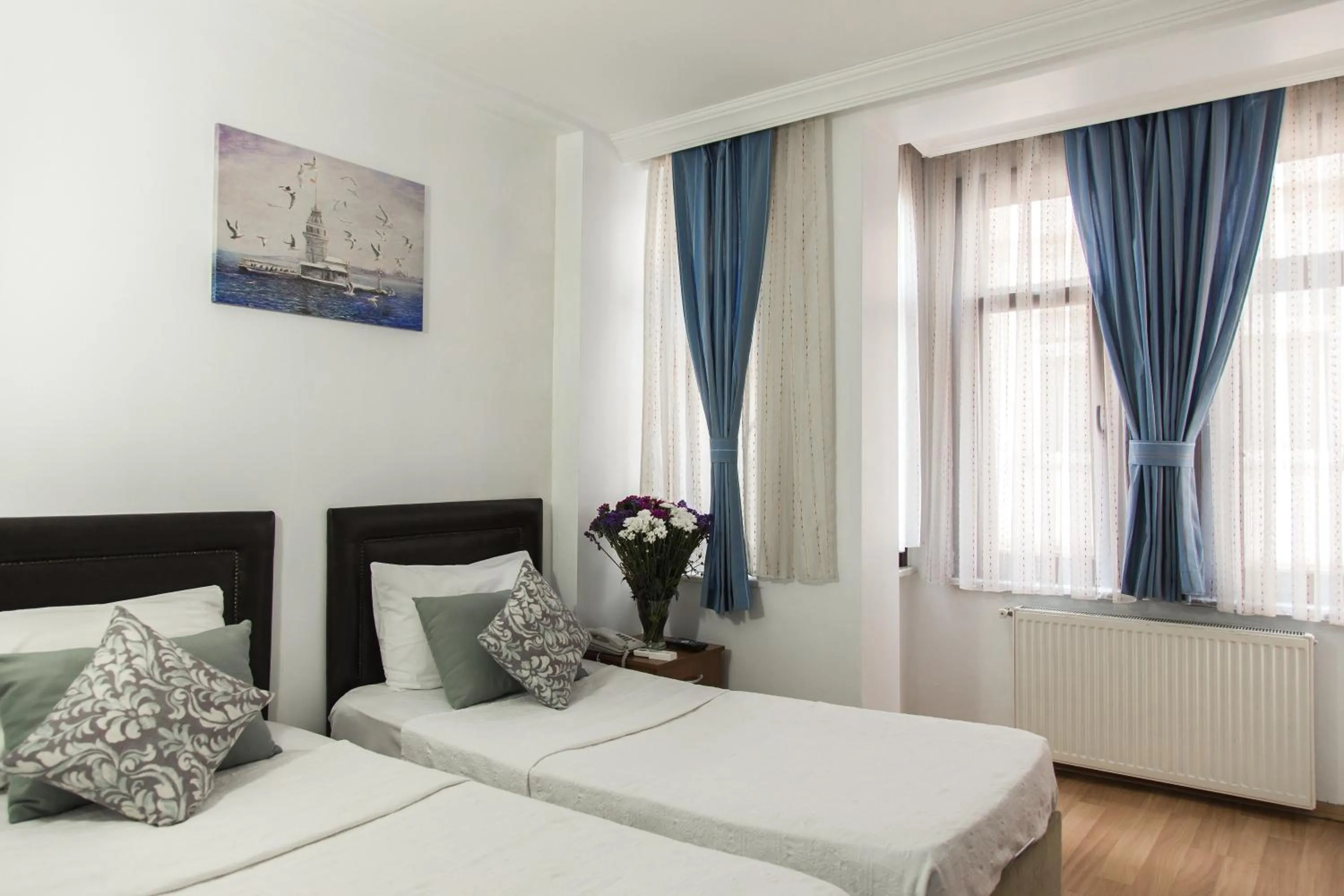 Property building, Bed in The House of Tulpan