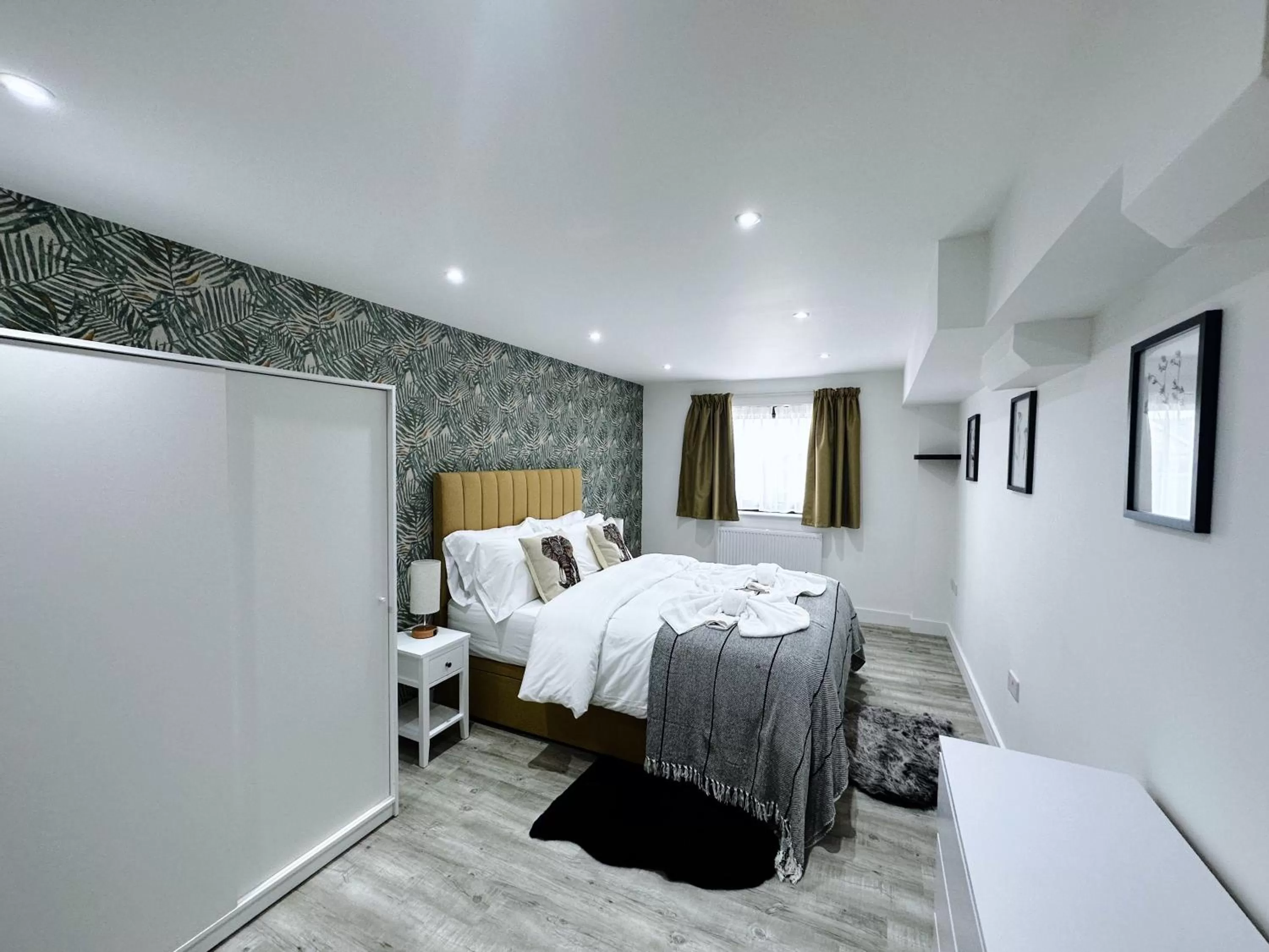 Photo of the whole room, Bed in The Atlantis - Tower Apartments