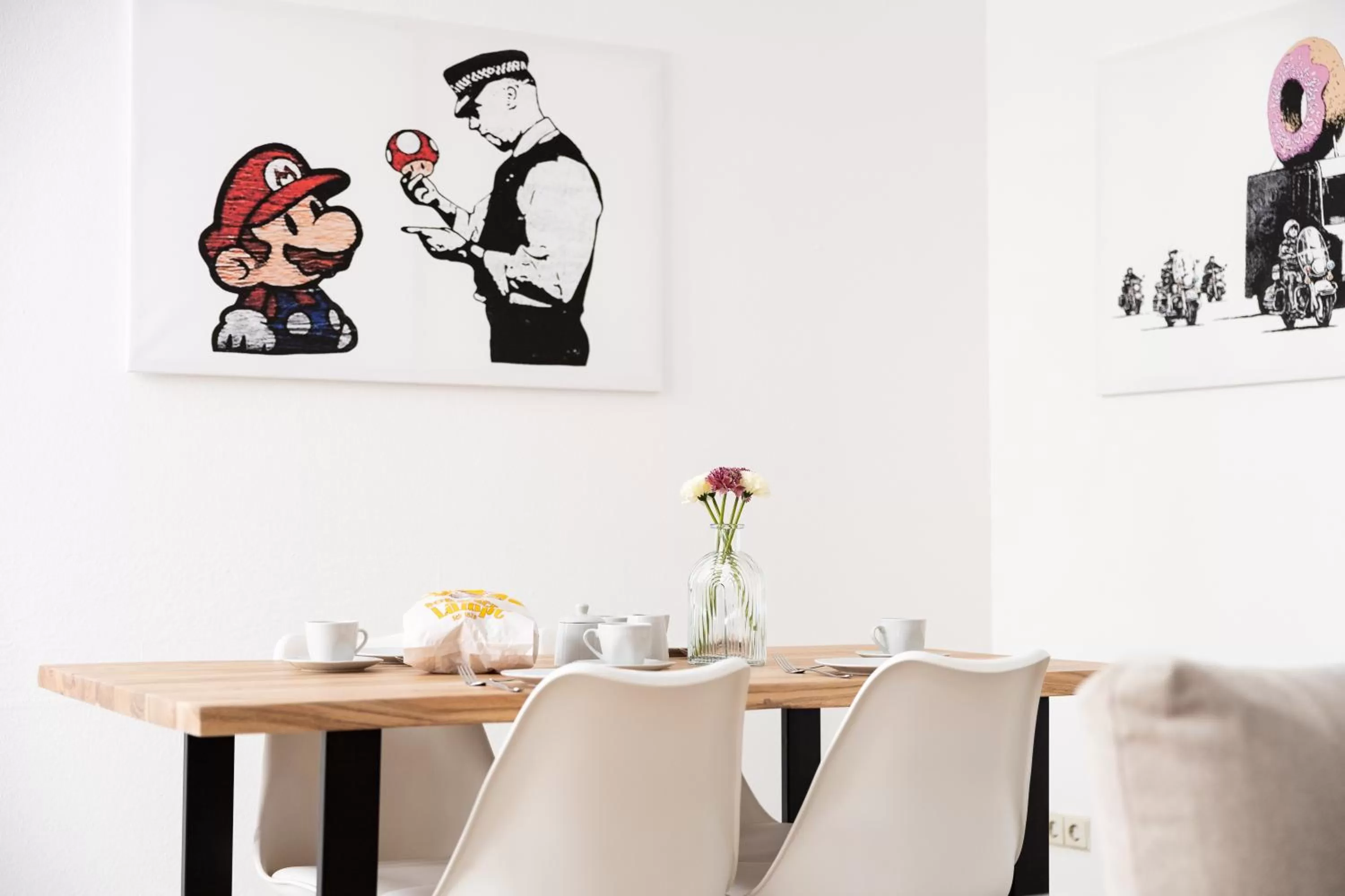 Dining Area in Ko-Living Space an der Oper - Street Art Design Apartments