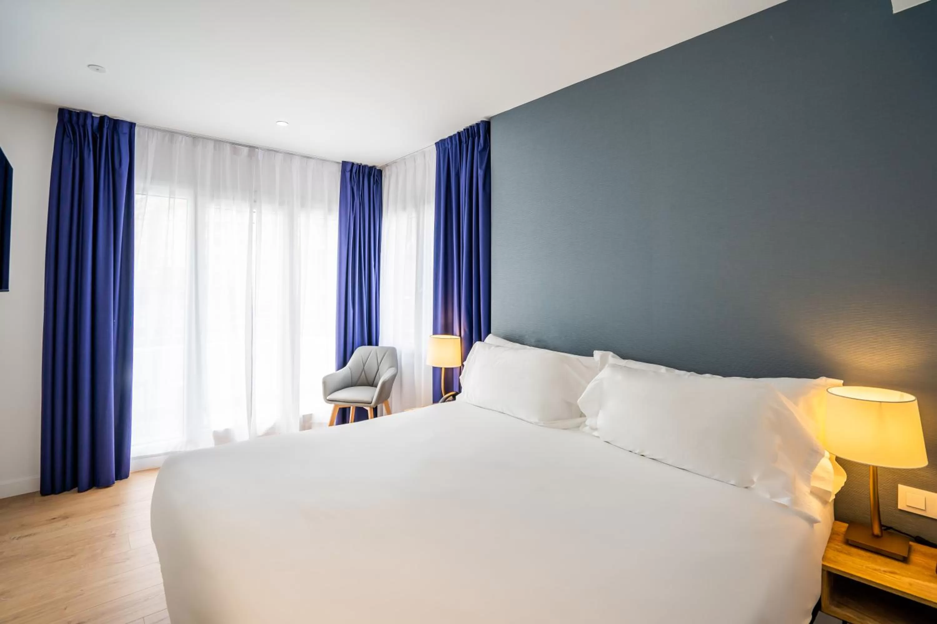 Bed in abba Apartments Playa de Gros San Sebastián