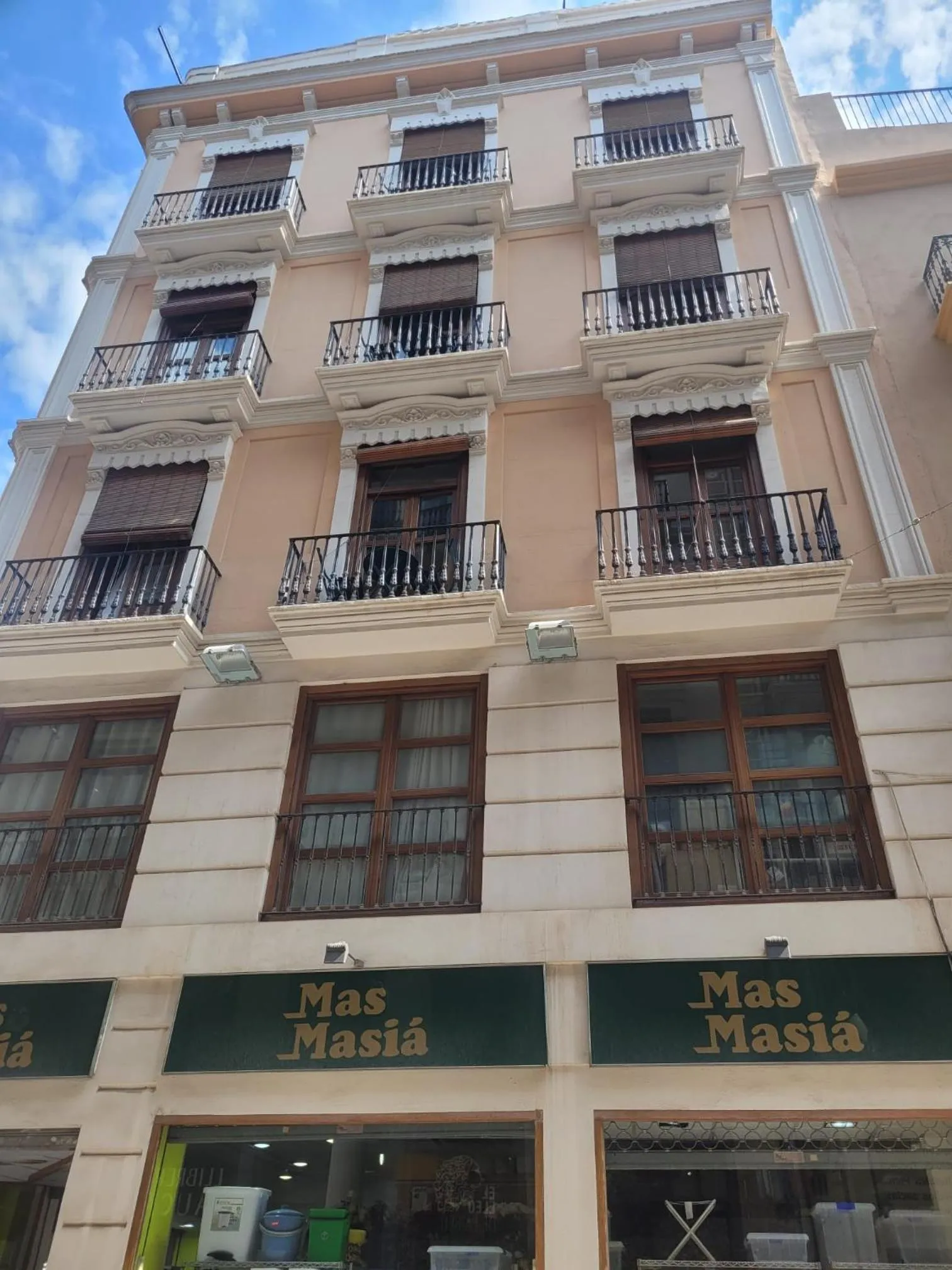 Property building in Living Valencia Apartments - Merced