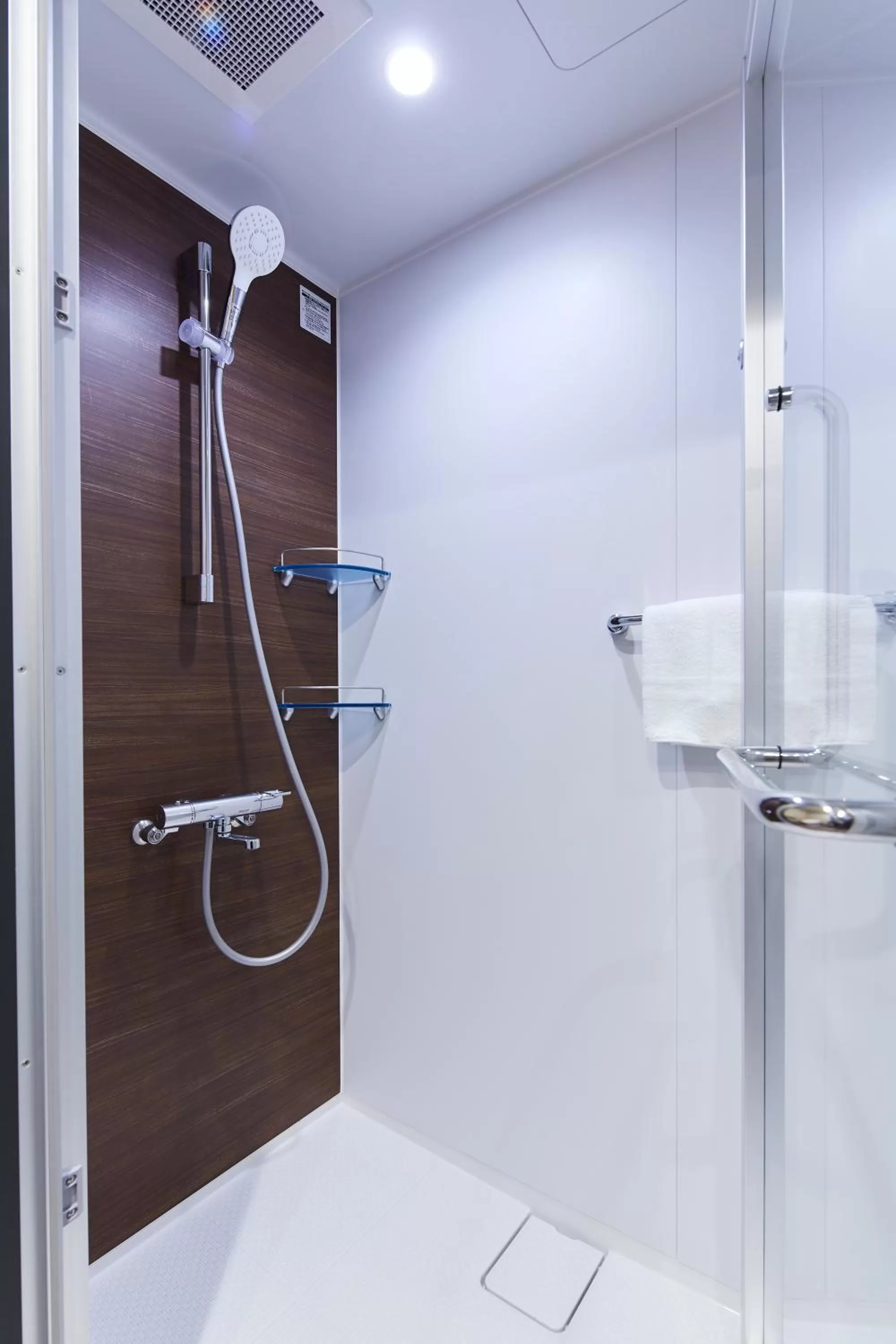 Shower in hotel MONday Kyoto Karasuma Nijo