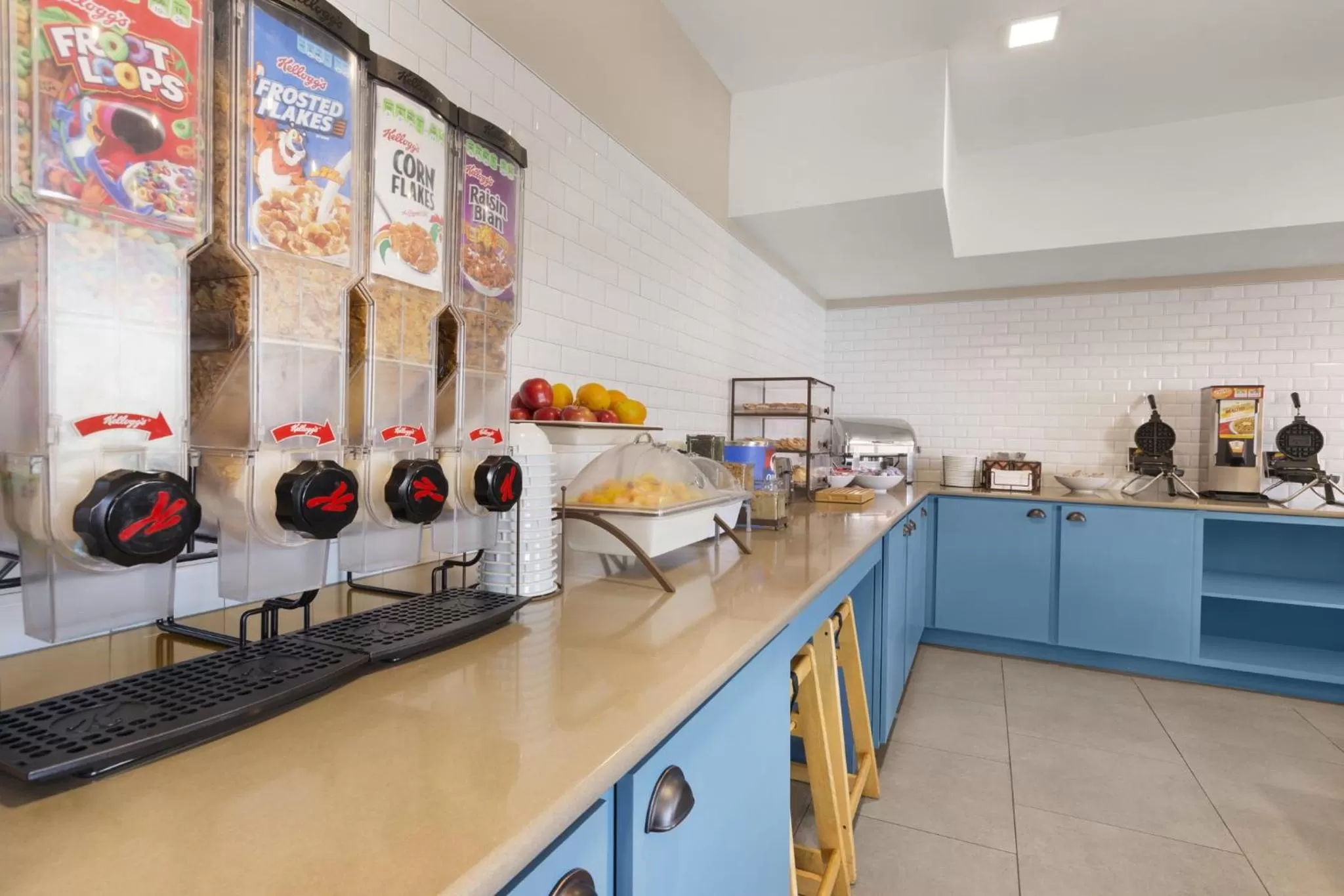 Continental breakfast in Country Inn & Suites by Radisson, Richmond West at I-64, VA