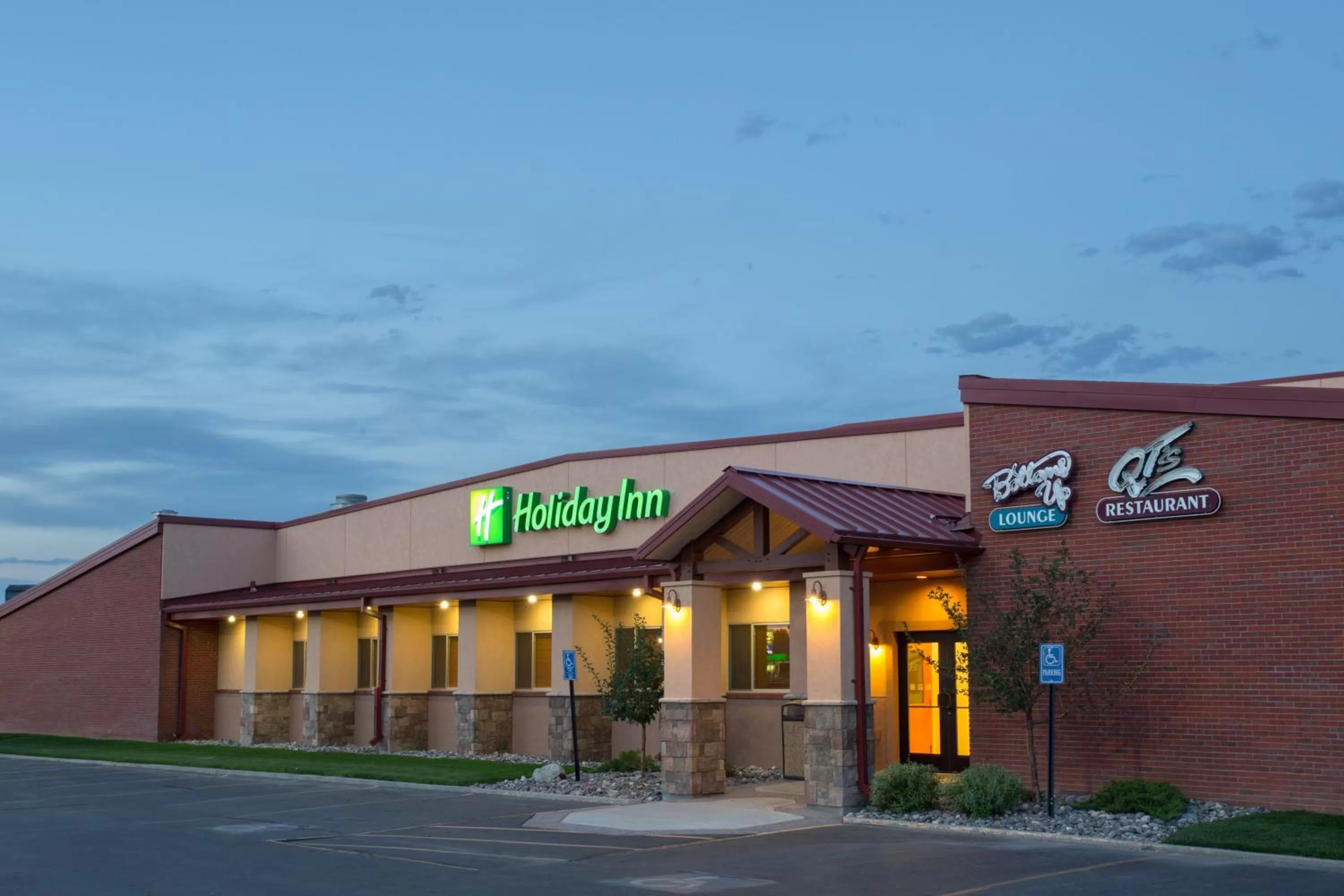 Restaurant/places to eat in Holiday Inn Riverton-Convention Center by IHG