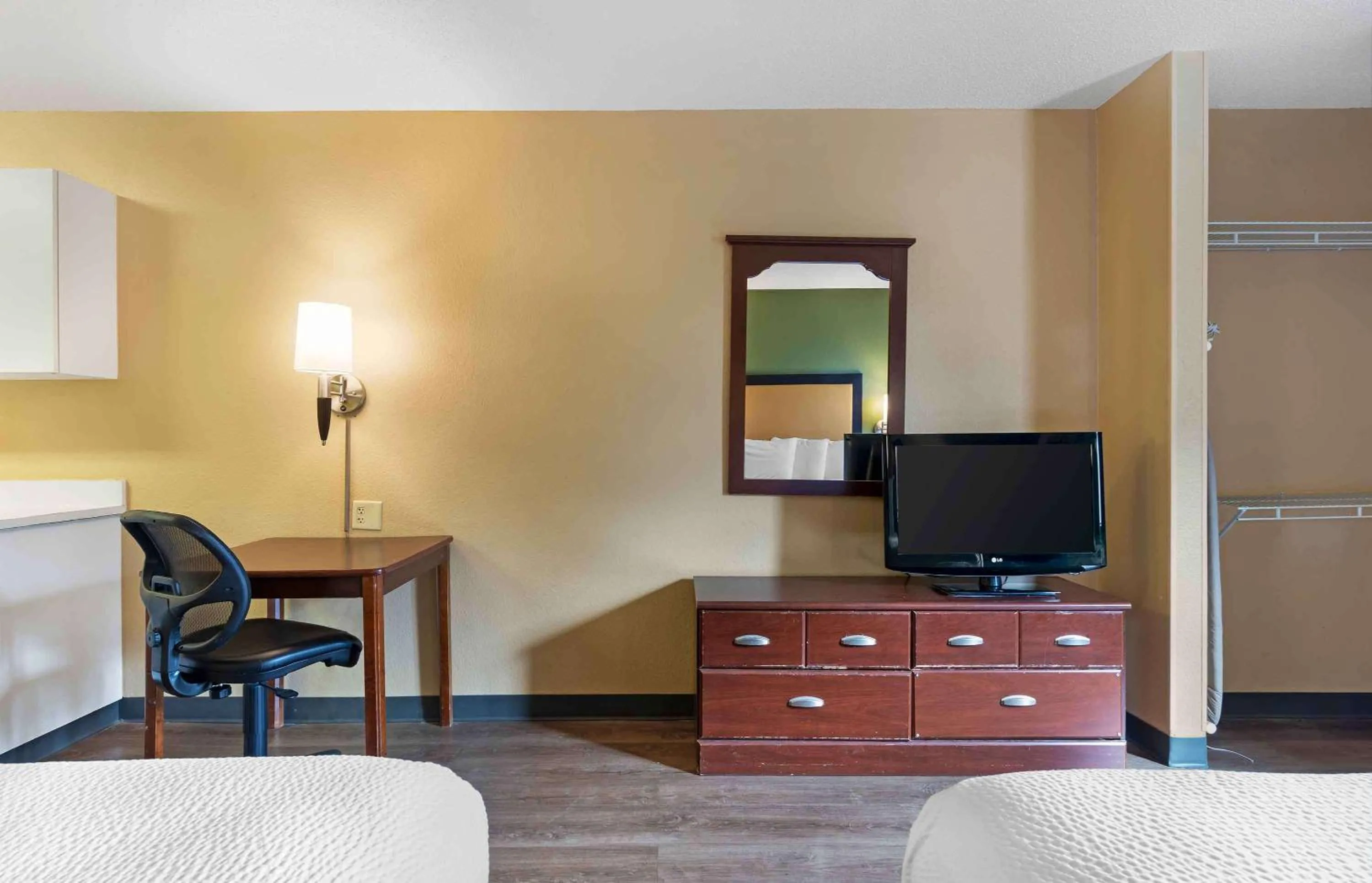 Bedroom, Bed in Extended Stay America Suites - Savannah - Midtown
