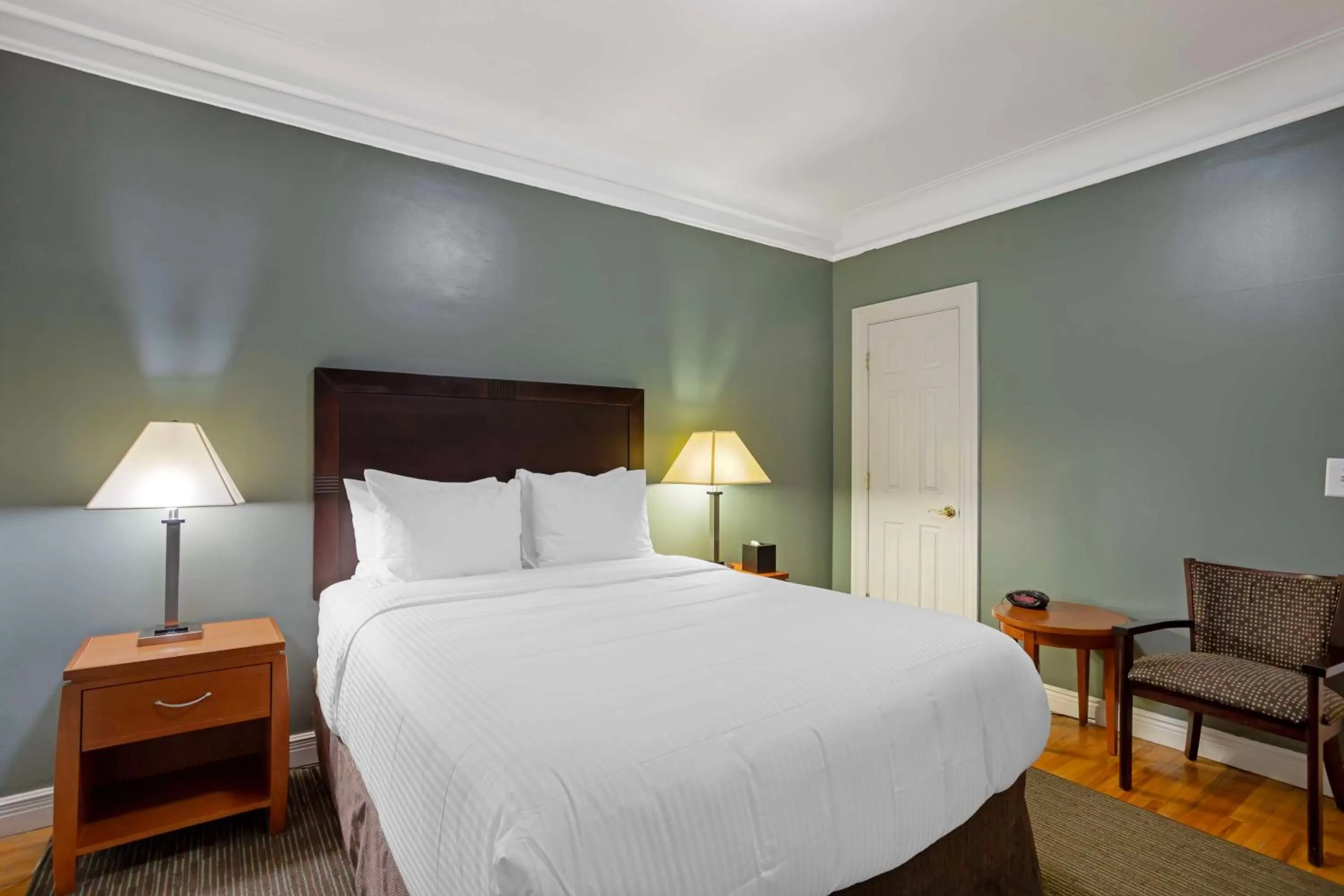 Bedroom, Bed in Best Western Plus Hospitality House Suites