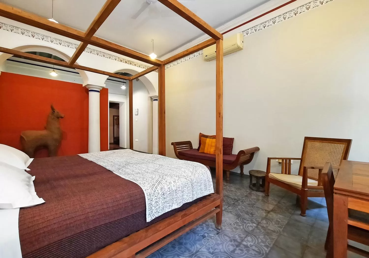 Photo of the whole room, Bed in Saratha Vilas Chettinad