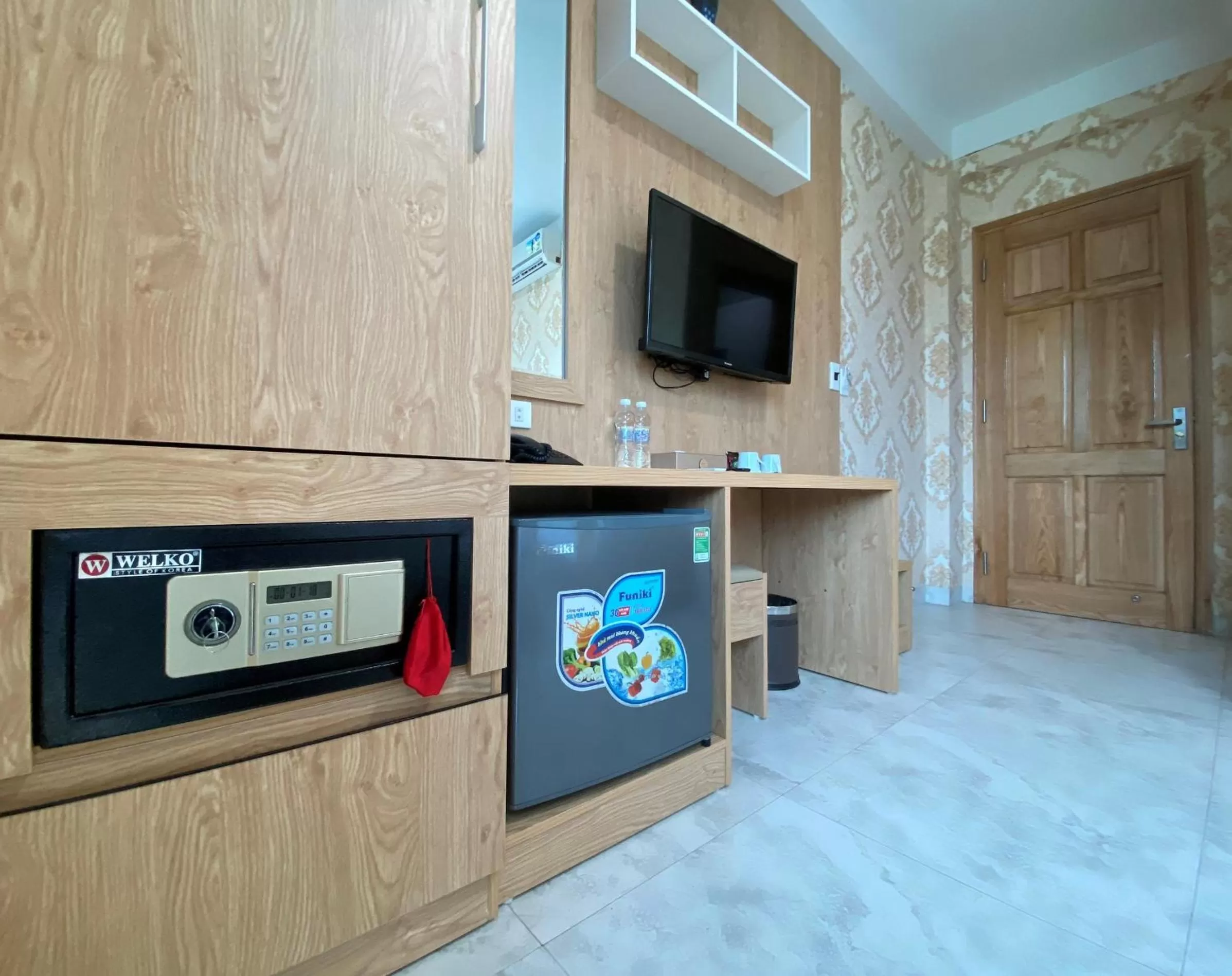 Bedroom, TV/Entertainment Center in Cozynibi Hotel