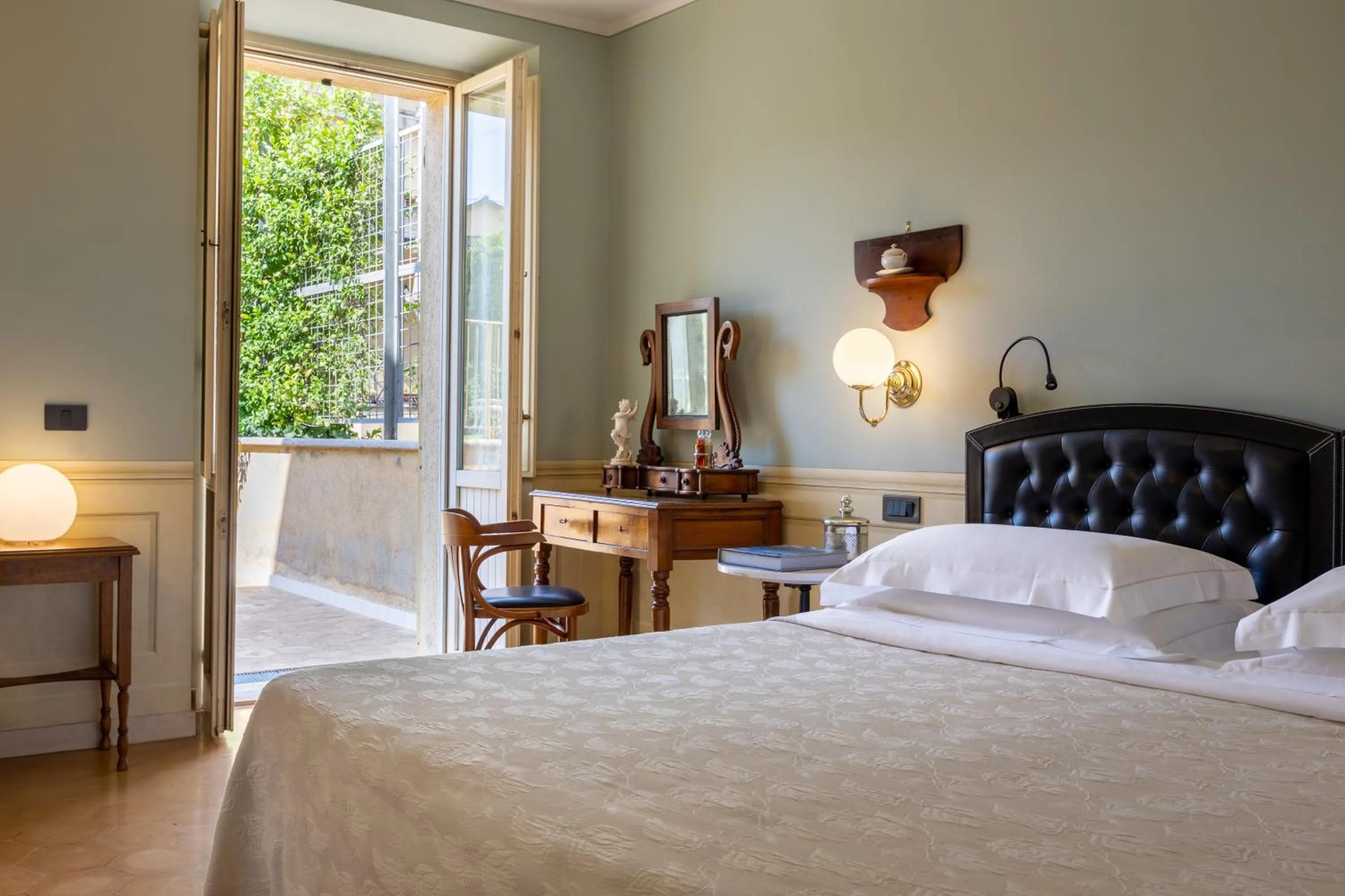 Bed in Hotel San Luca