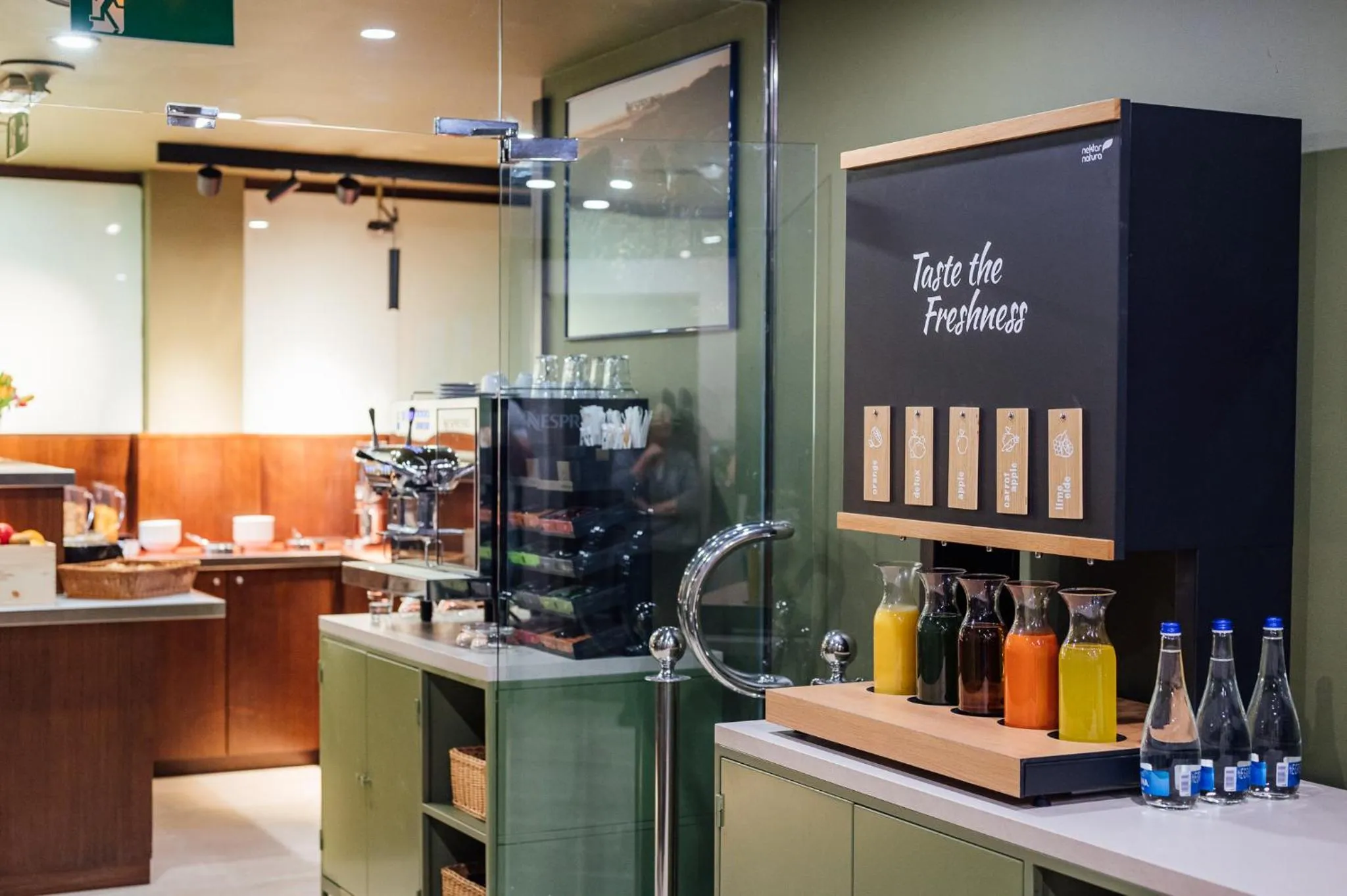 Food and drinks in Peakture Hotel