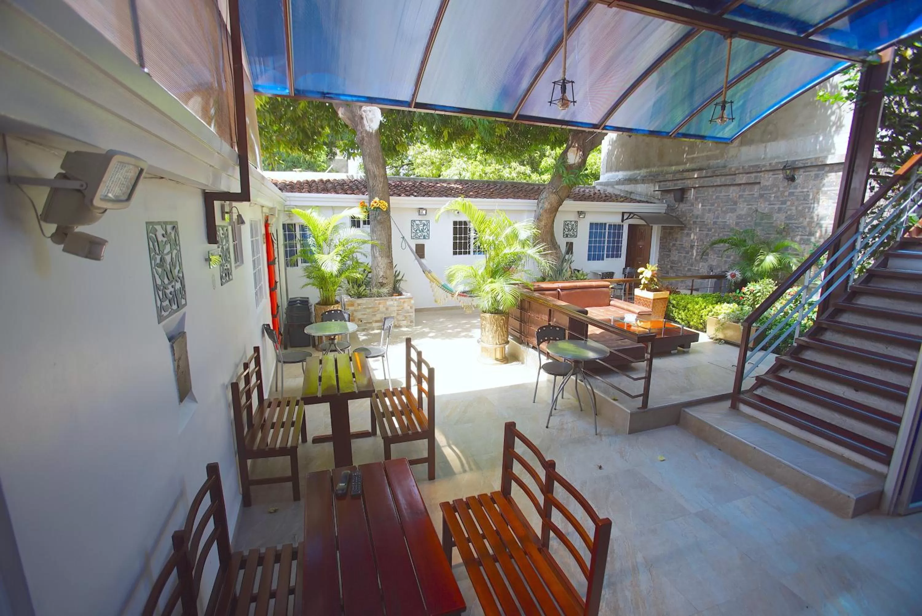 Patio, Restaurant/Places to Eat in Hotel Ucla Center