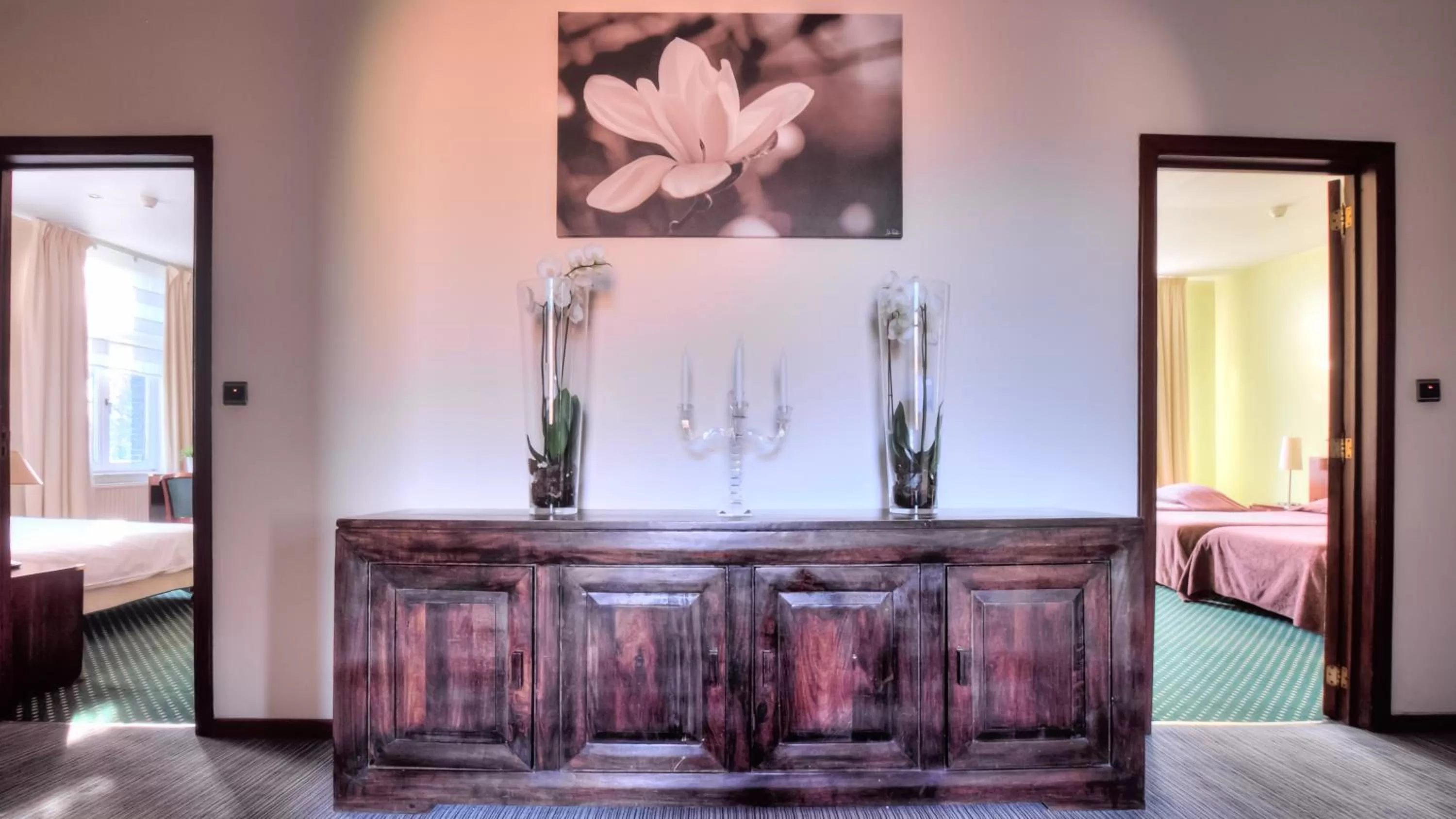 Lobby or reception, Bed in Hôtel Le Monte-Cristo