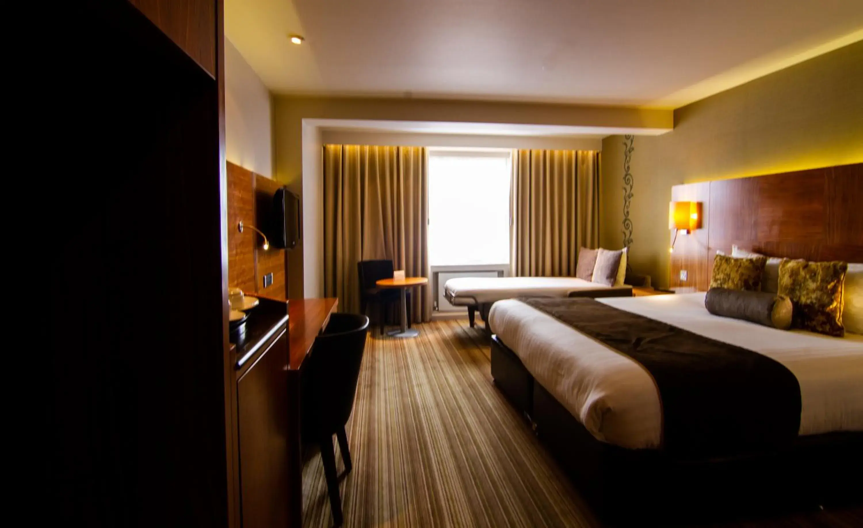 Junior Triple Room in Blakemore Hyde Park Junior Triple Room in Blakemore Hyde Park