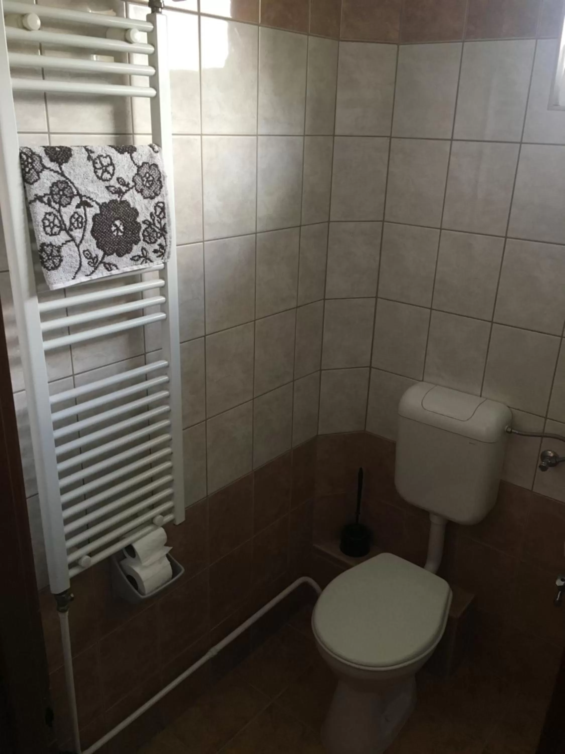 Bathroom in Romantik Étterem - Panzió