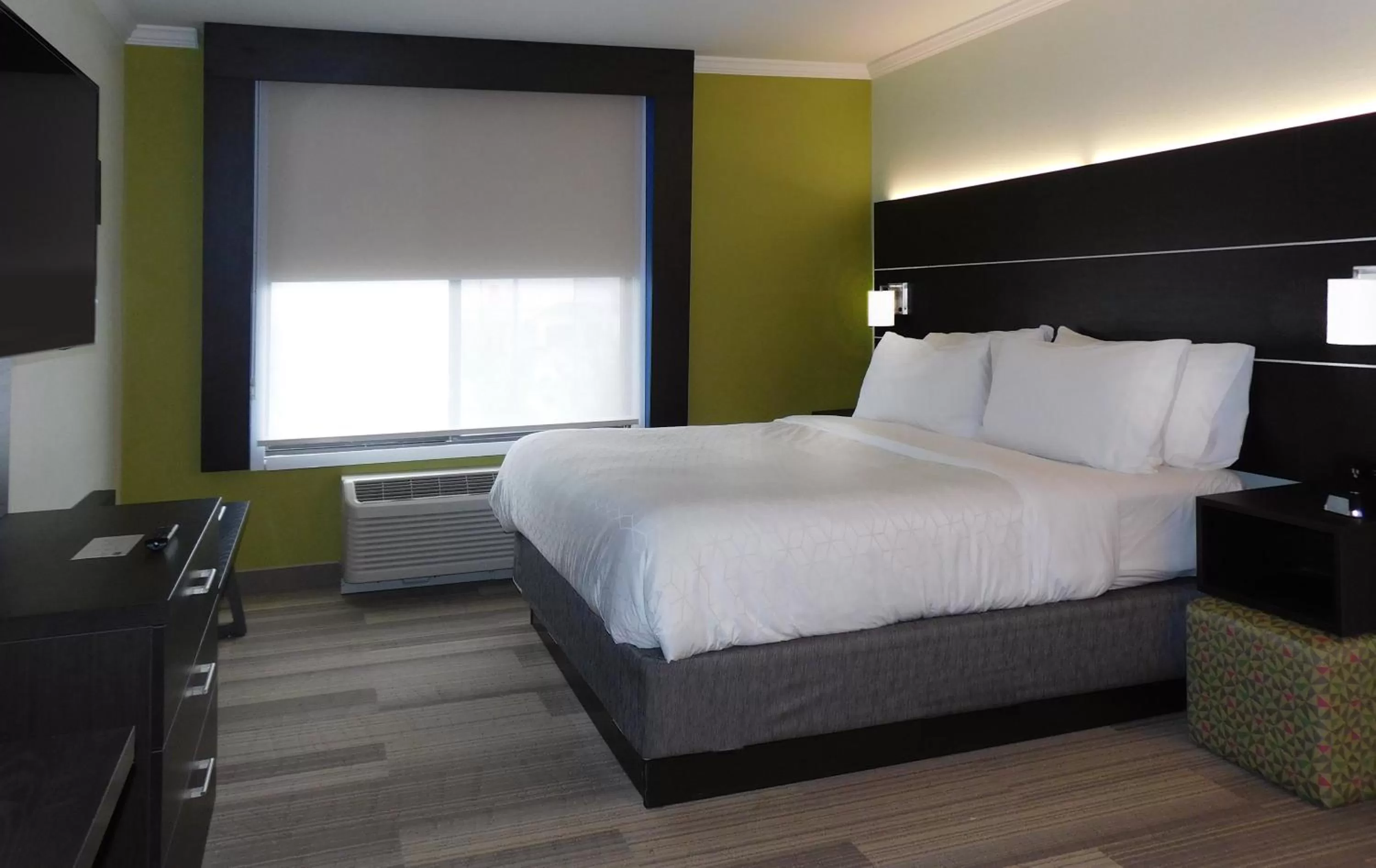Photo of the whole room, Bed in Holiday Inn Express - Coventry S - West Warwick Area by IHG