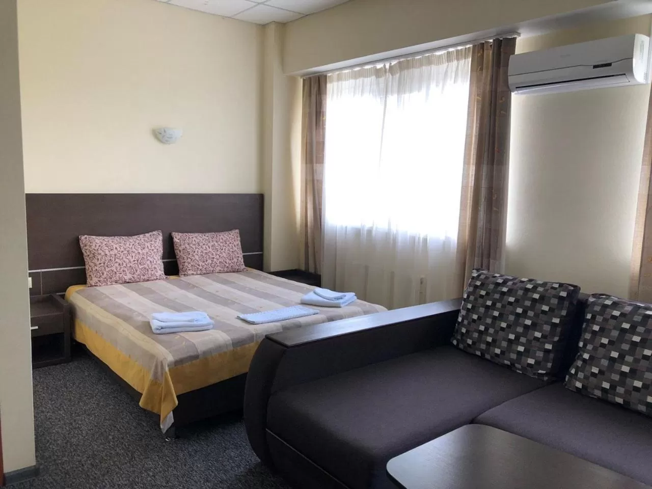 Bed in Mini Hotel on Brovarskaya