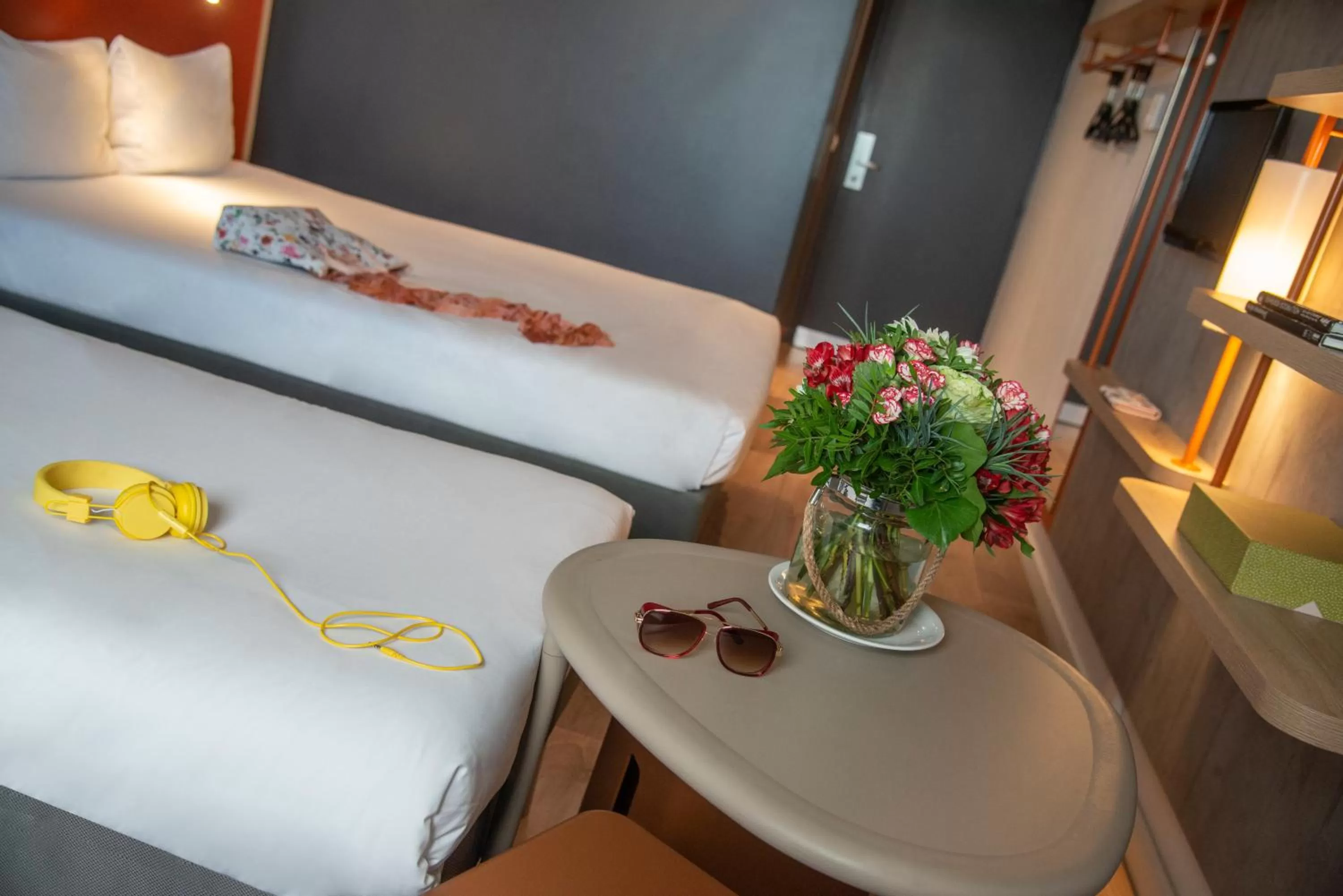 Photo of the whole room, Bed in ibis budget Nice Californie Lenval