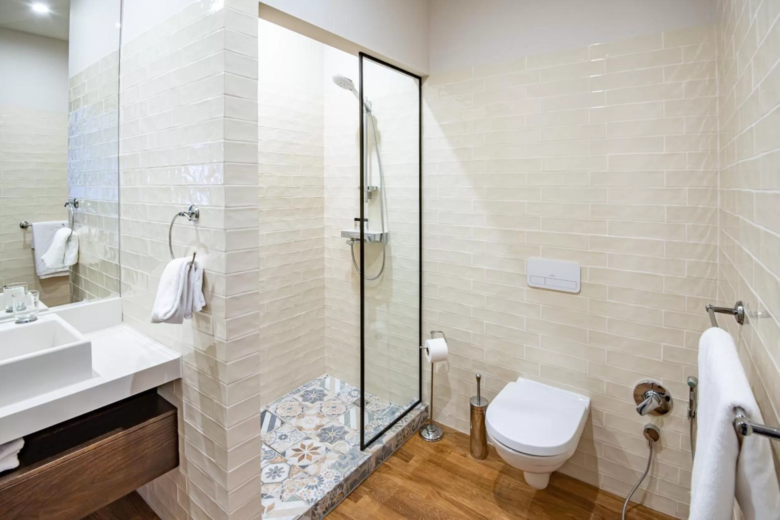 Shower, Bathroom in Warm House Apart Hotel