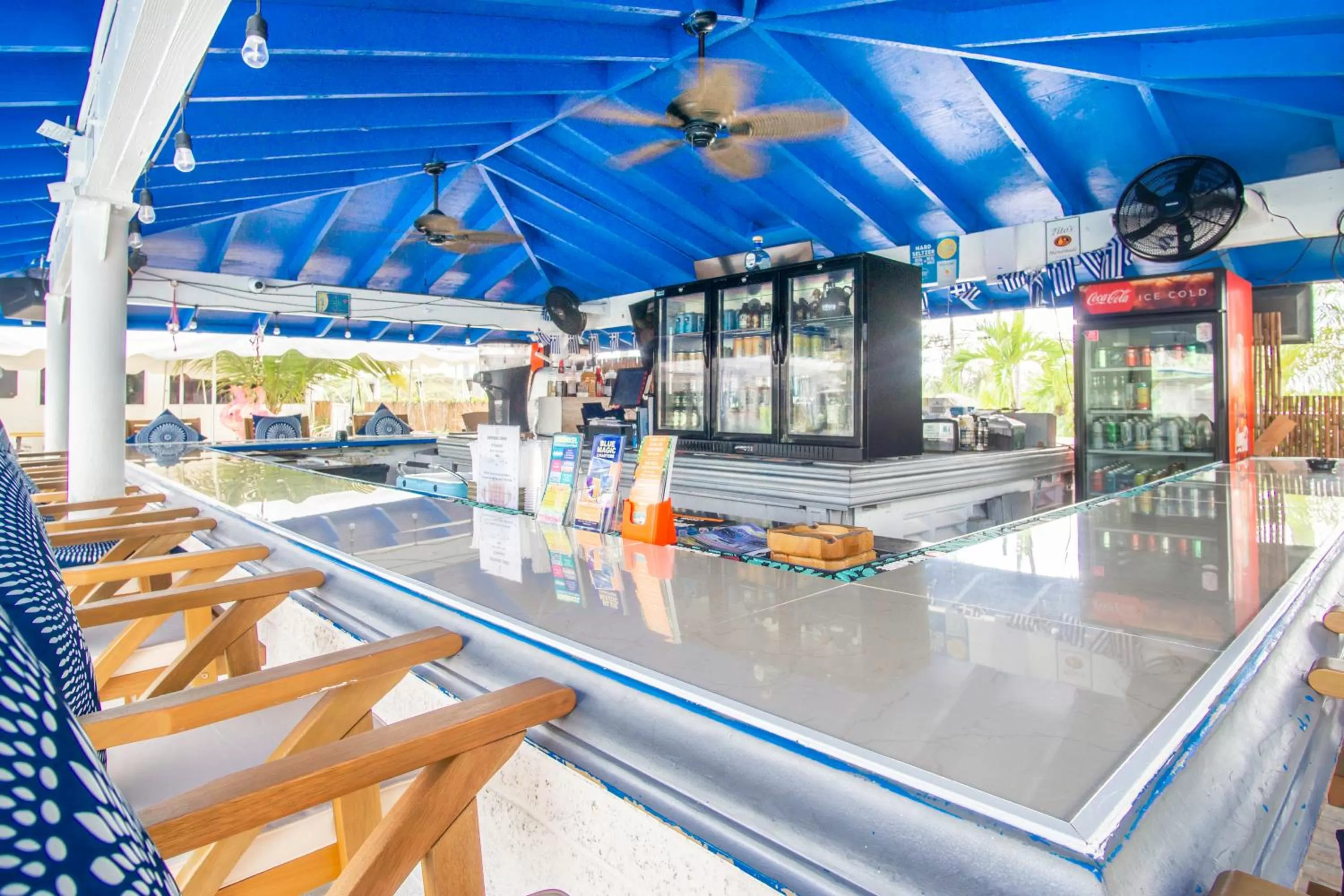 Lounge or bar in Skipjack Resort & Marina